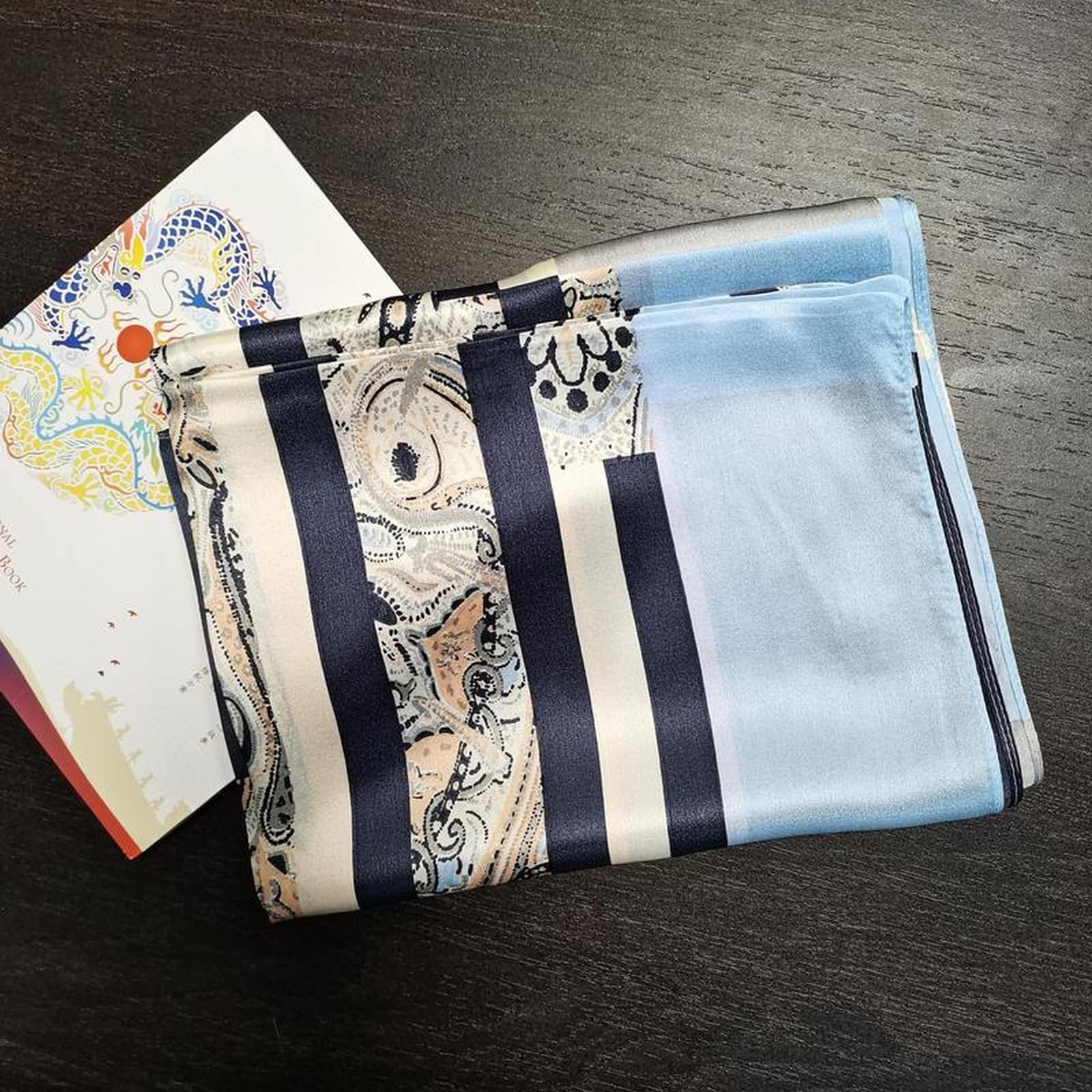 Écharpe en soie longue | Idée cadeau raffinée et élégante pour femme