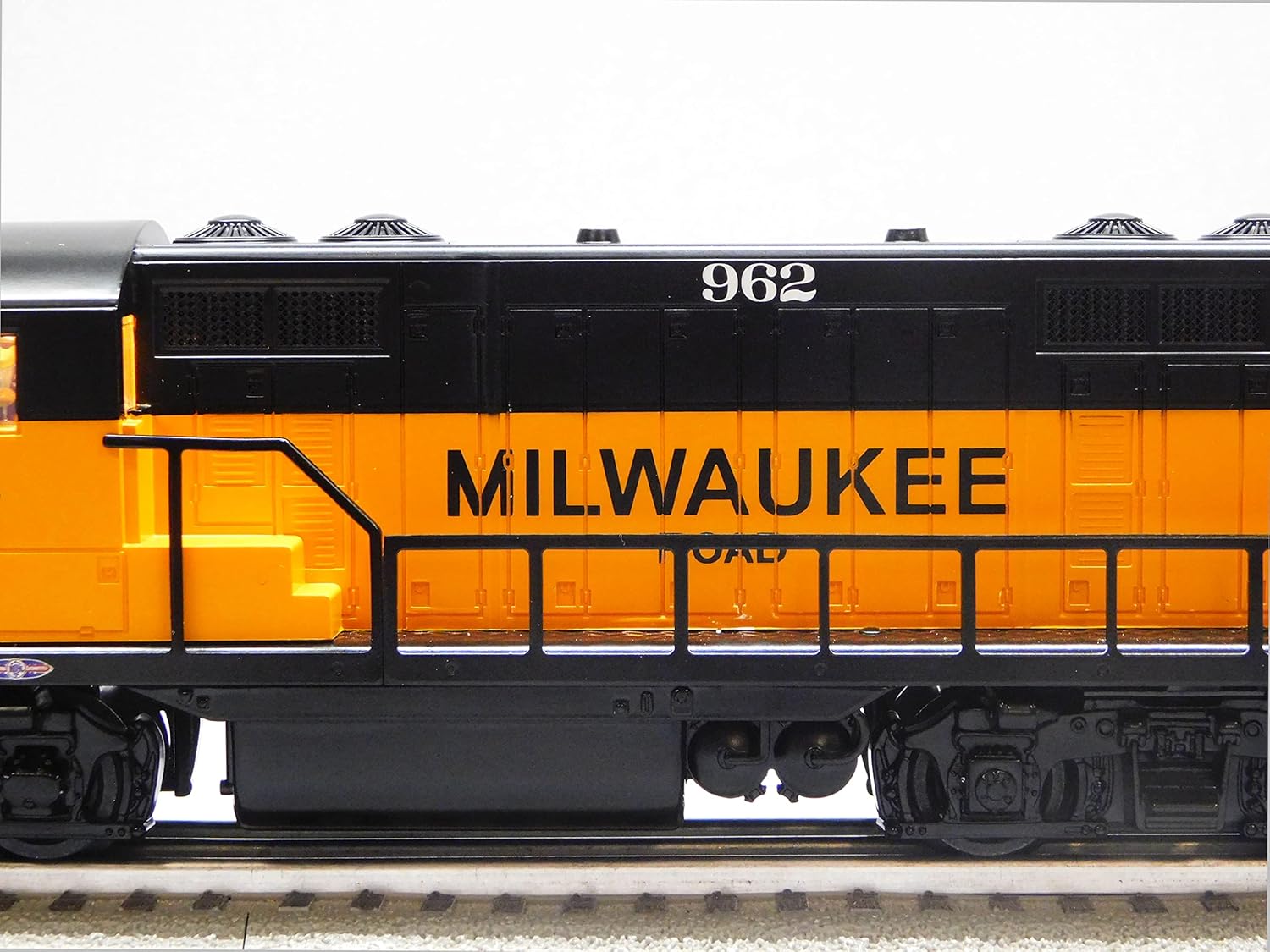 Lionel Milwaukee Road LIONCHIEF Plus 2.0 GP20 Diesel Locomotive Engine #962 O Gauge