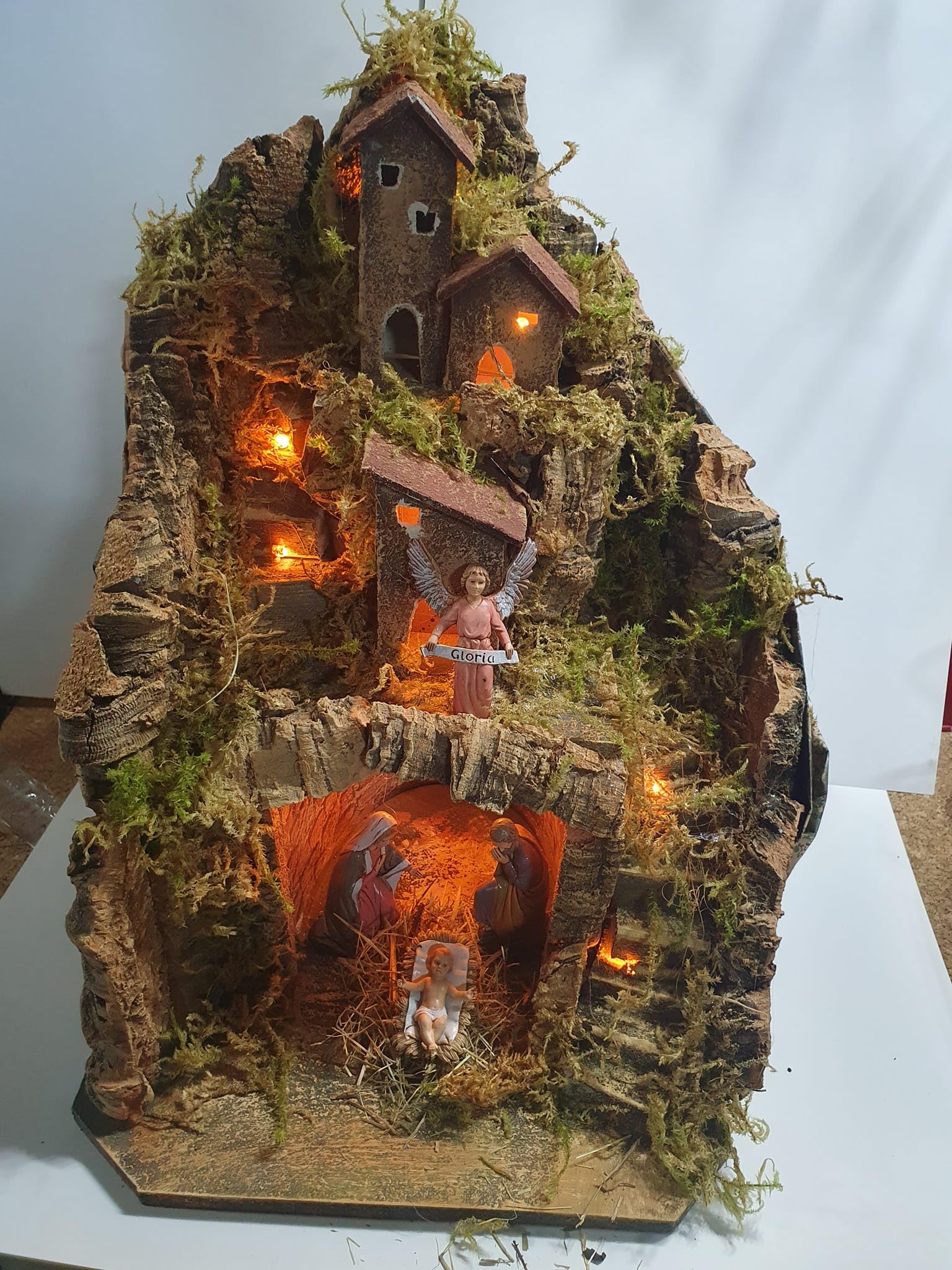 Krippe komplett Art. 5 25 x 25 cm Höhe 35 cm Holz und Kork mit oder ohne Hirten ohne 4 Schäfer 10 cm Kunststoff Heiligorium ArMENO Tempel