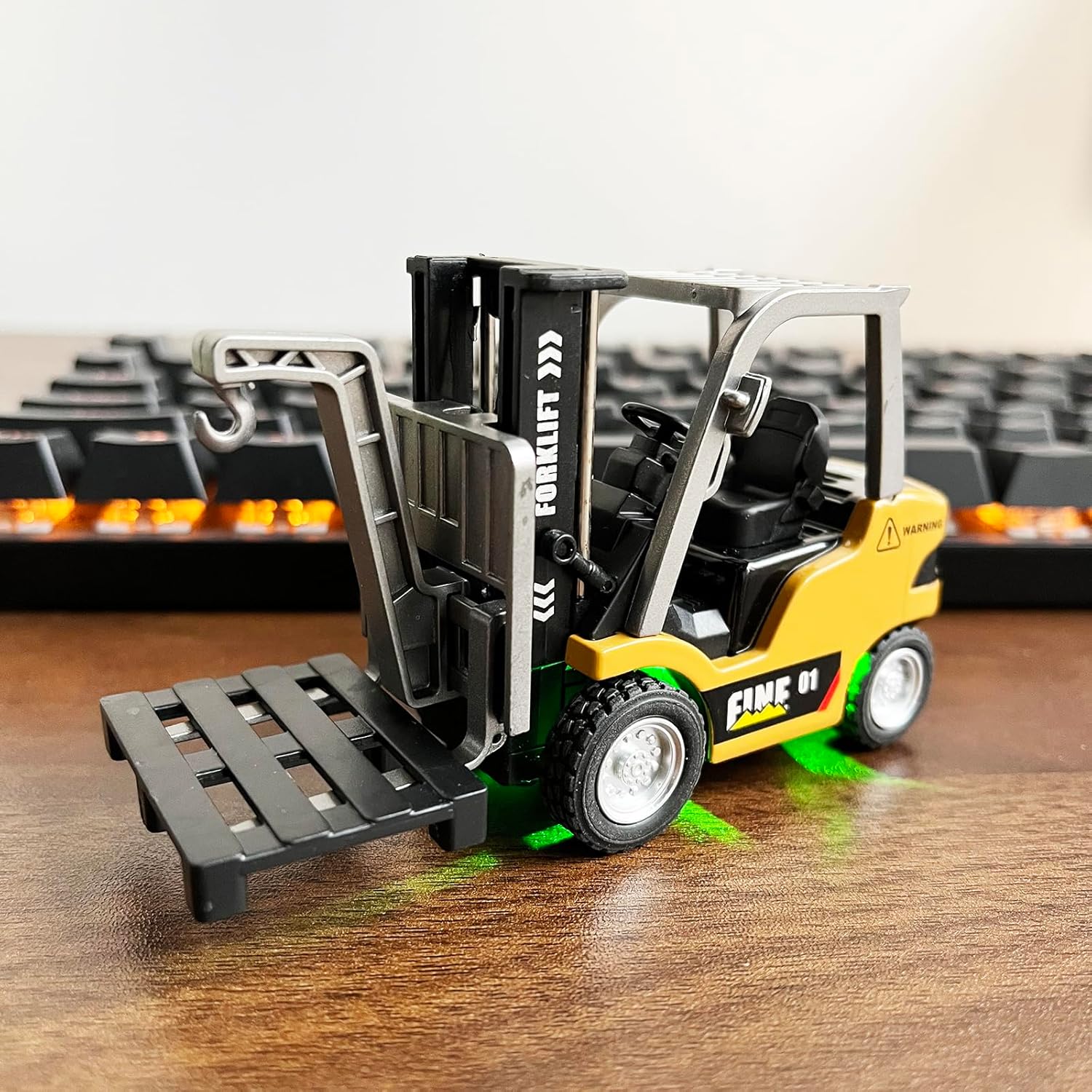 1:64 Mini Rc Alloy Forklift Truck 2.4 GHz and Mobile App Two Remote Control Mode,Rechargeable Battery, 2 in 1 Transformable Lift Fork & Hook with Lights & Sounds，Desktop toys suitable for adults