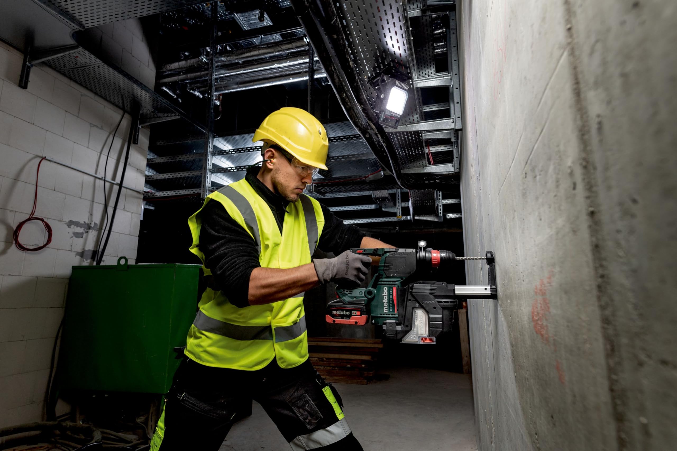 metabo Akku-Baustrahler BSA 18 LED 4000, 18 V Baustellenlampe, 4000 lm | IP54 Arbeitsleuchte mit Magnetfuss, USB-Port & 270 Grad Drehkopf, dimmbar, ohne Akku & Ladegeraet, CAS System kompatibel