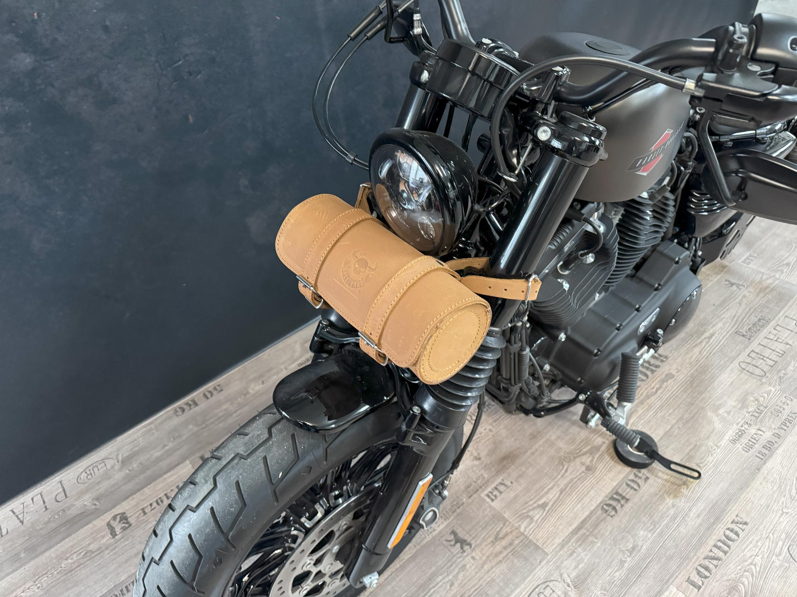 Lenkerrolle Hellbraun Light Brown Lederrolle Bugrolle Werkzeug kompatibel mit HD Harley Davidson Leder Motorrad Werkzeugtasche Schwinge Rolle