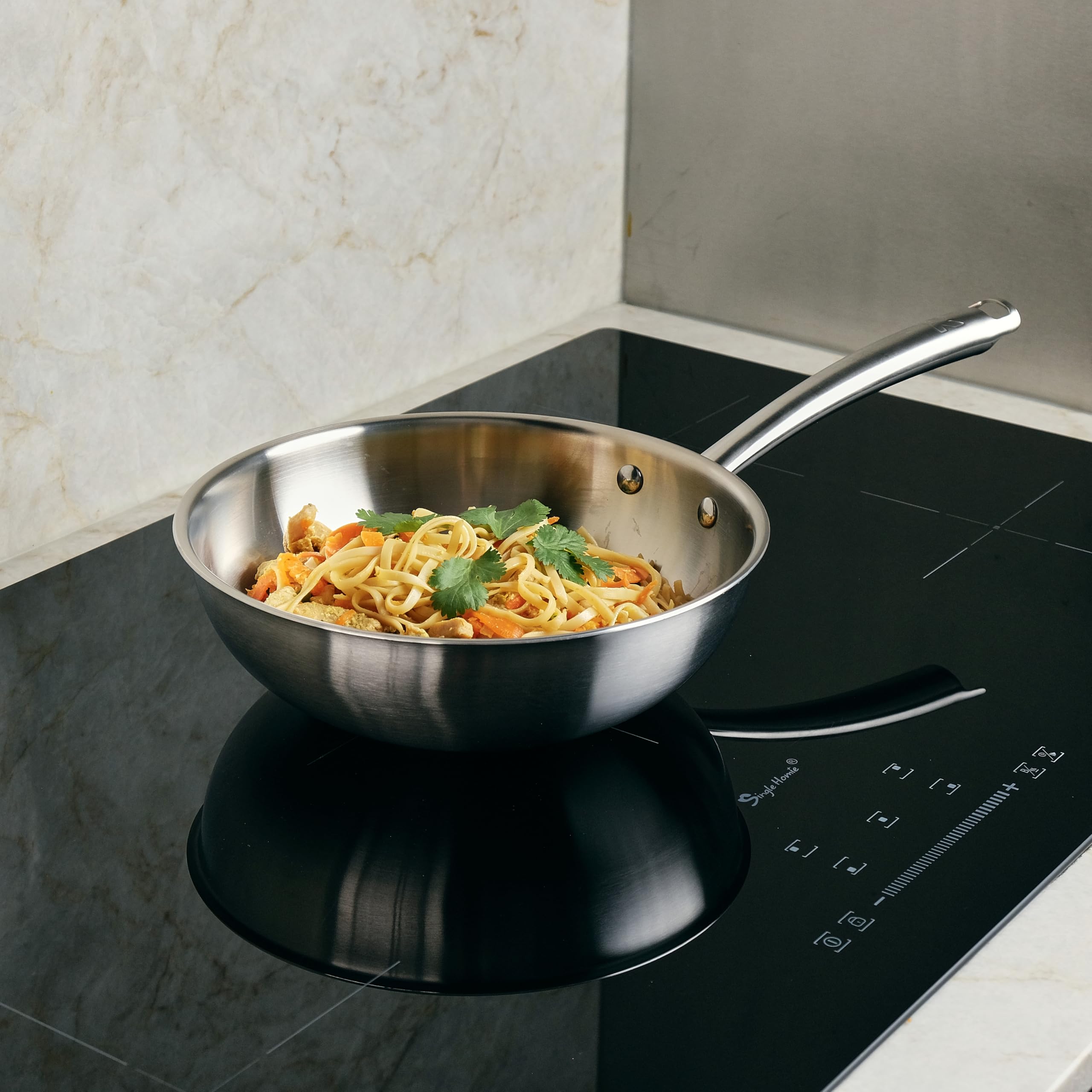 KAMBERG - Wok Ø28 cm en Acier Inoxydable 18/10 Triply - Sans PFAS - Couvercle inclus - Tous feux dont induction et four - 0008281, Gris