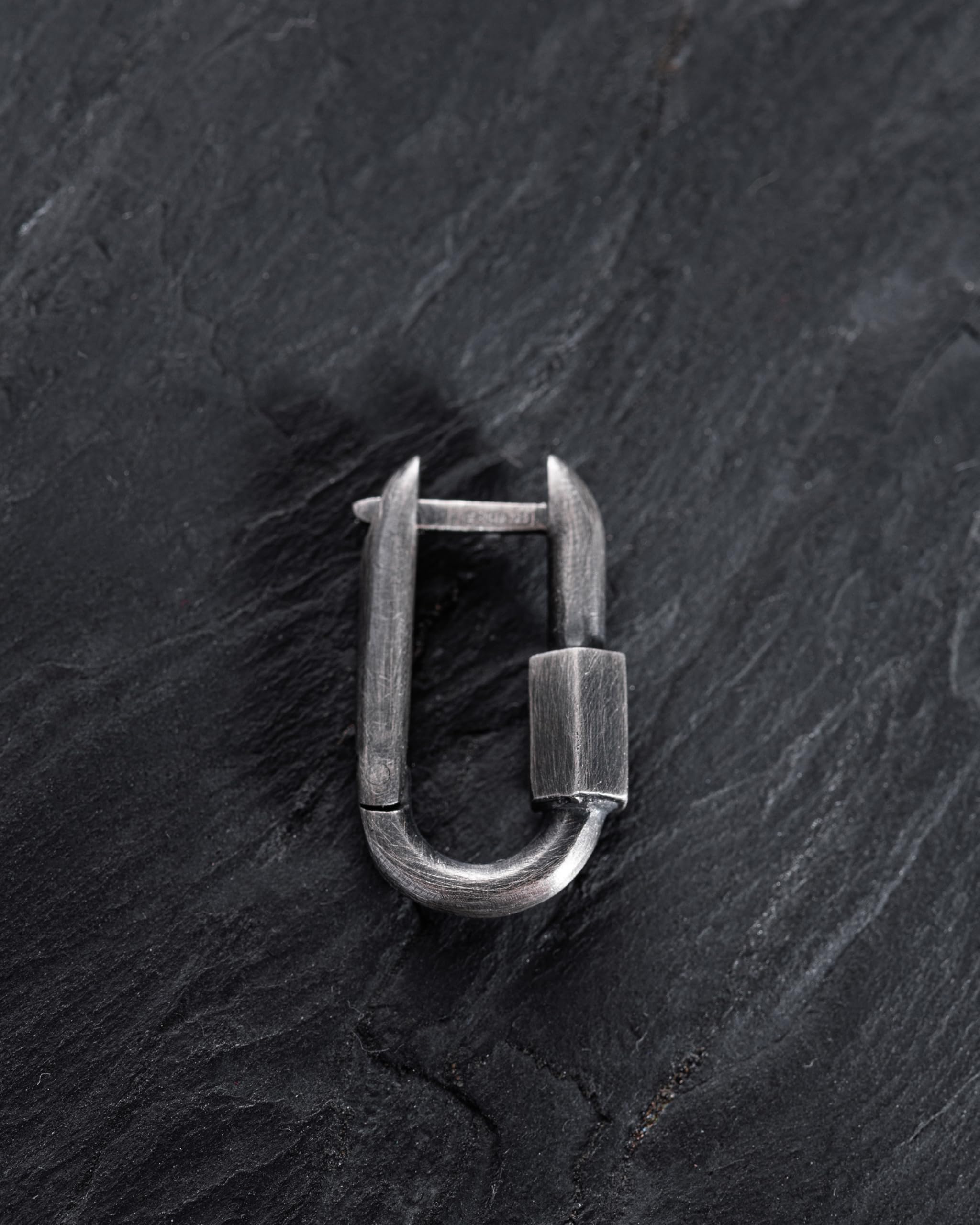 Handgefertigt Ohrstecker Sterling Silber 925 KARABIN – Kleine Wikinger Ohrringe Stecker für Herren Damen – Höhe 2,0CM – Schmuck Geschenk für Frauen & Männer