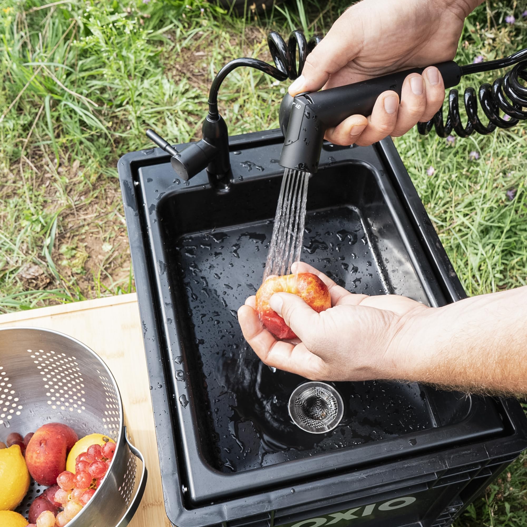 BOXIO - SHOWER : Damit wird deine Wash die tragbare Campingdusche mit Pumpe für Outdoor Enthusiasten ohne Strom - einfach im Zelt oder Wohnmobil zu nutzen. Perfekt für Camping, Festival, und Vanlife
