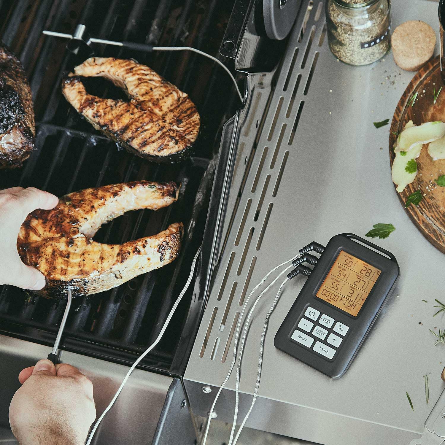BURNHARD® Funk Grillthermometer mit 4 Temperaturfühlern, 30m Reichweite, Digital Braten-Thermometer für Grill & Backofen, Timer, BBQ Thermometer, Grillzubehör für Fleisch & Fisch