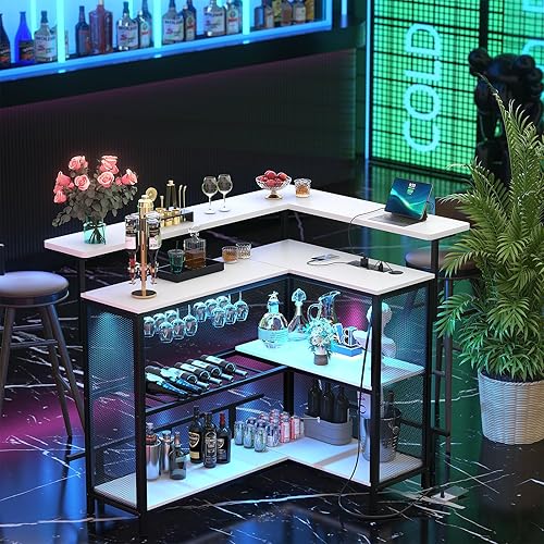 Hyomdeck Mueble de bar en forma de L con toma de corriente y luz LED, gabinete de barra de esquina con reposapiés, gabinete de bar de vino con