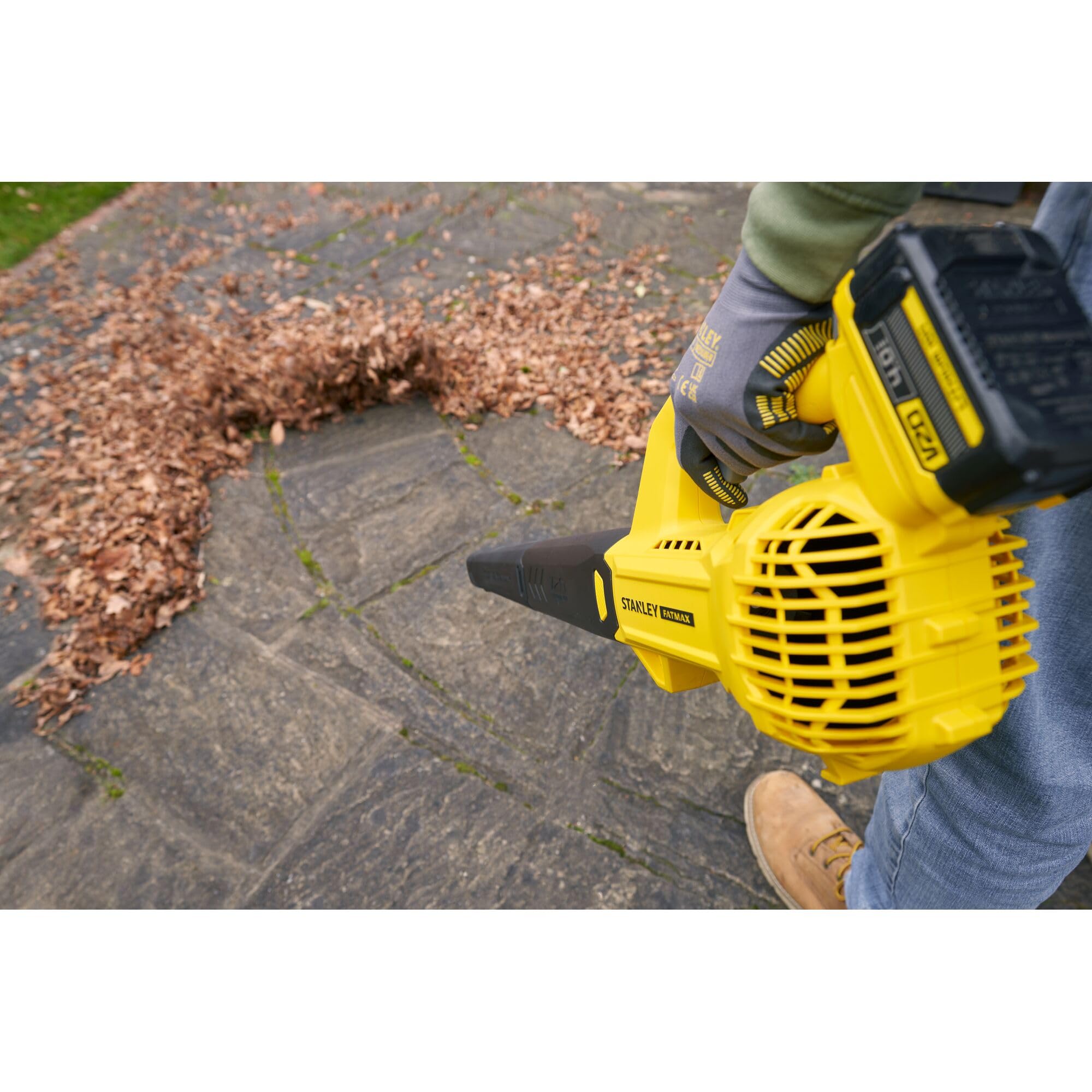 STANLEY FATMAX Souffleur sans Fil STANLEY FATMAX V20, Distance de dégagement de 3 m, unité Nue, SFMCBL714B-XJ