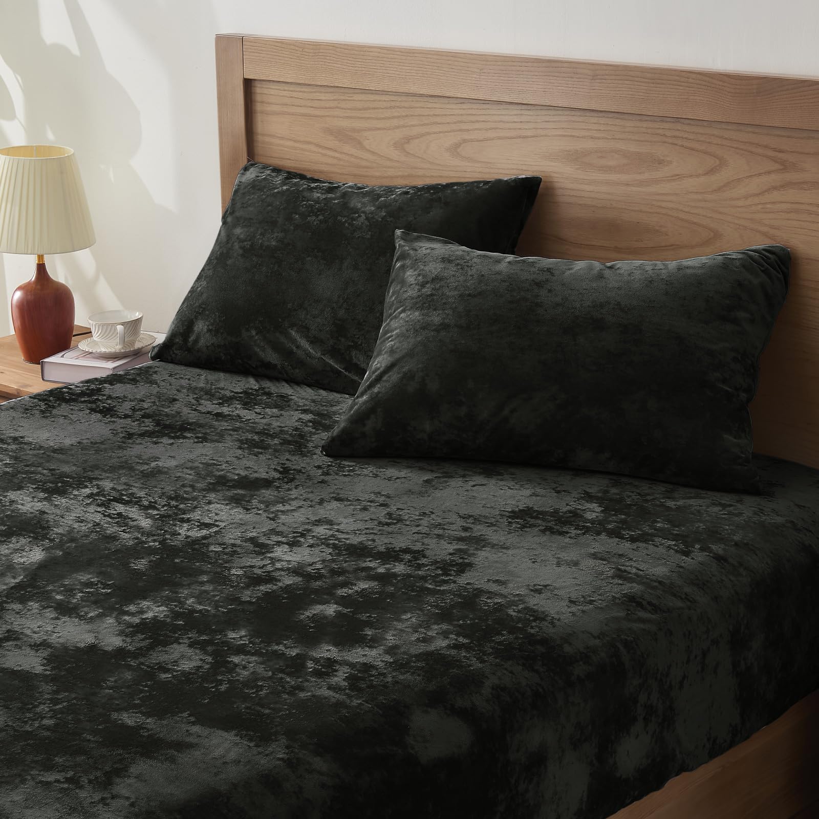 BEDELITE Velvet Fitted Sheet and Pillowcases Set, Luxury Soft Fuzzy Bottom Sheet with Reinforced Elastic Corner Straps, Deep Pocket up to 15 Inch, 1 Fitted Sheet and 2 Pillowcases (Queen, Black)