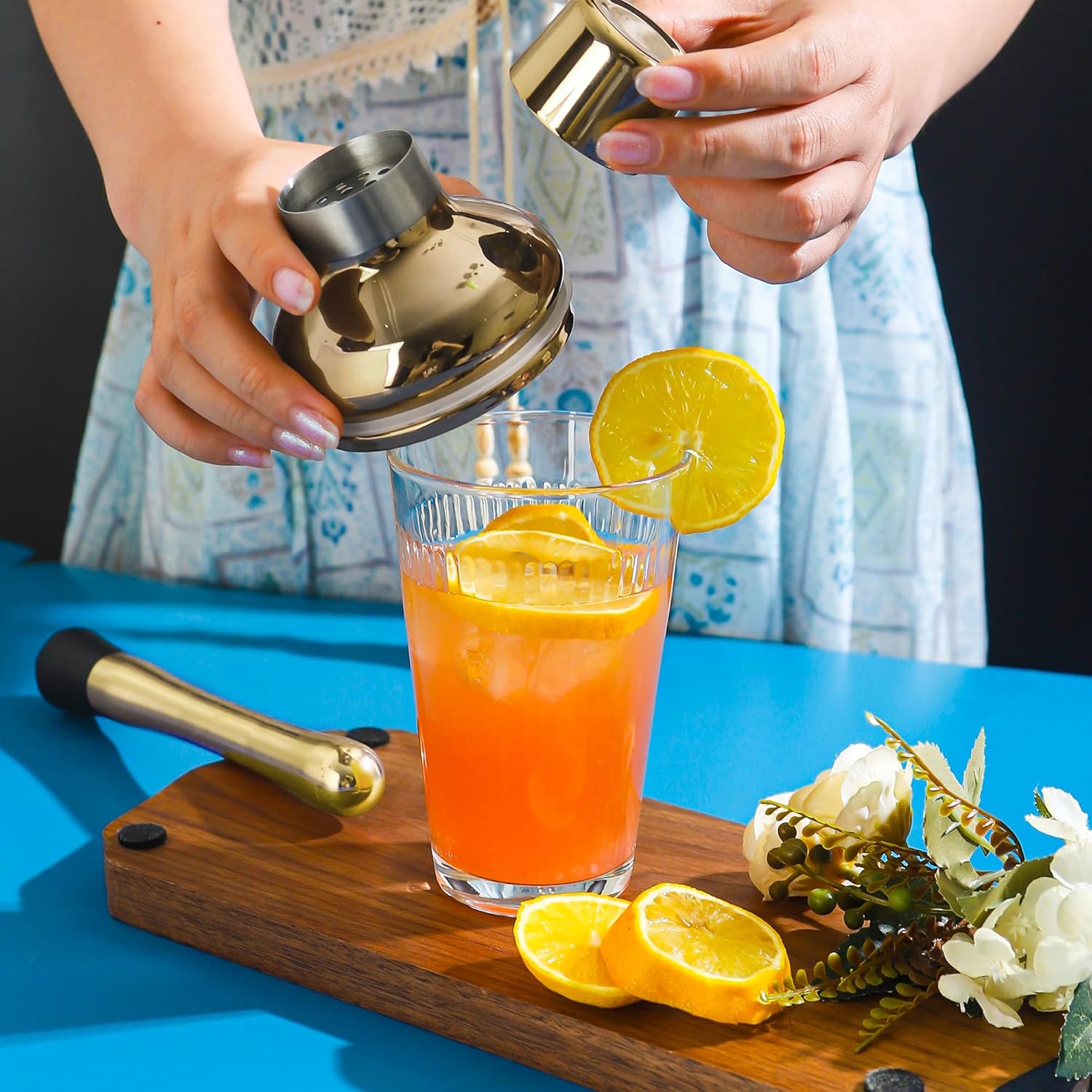 Glass Cocktail Shaker, Martini Shaker with Strainer for Bars, Whiskey, Cocktails 17oz (Gold) - Image 6