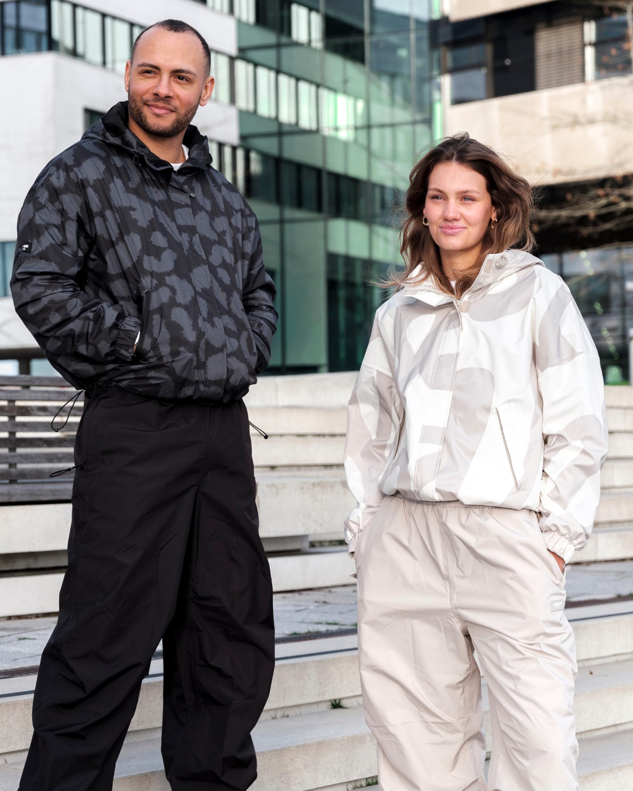 LARKSON Regenjacke Damen Herren - Elin - Regenmantel für Fahrrad Outdoor Festival - Wassersäule 10000 mm - Wasserdichte Jacke mit Verschweißten Nähten - Faltbar