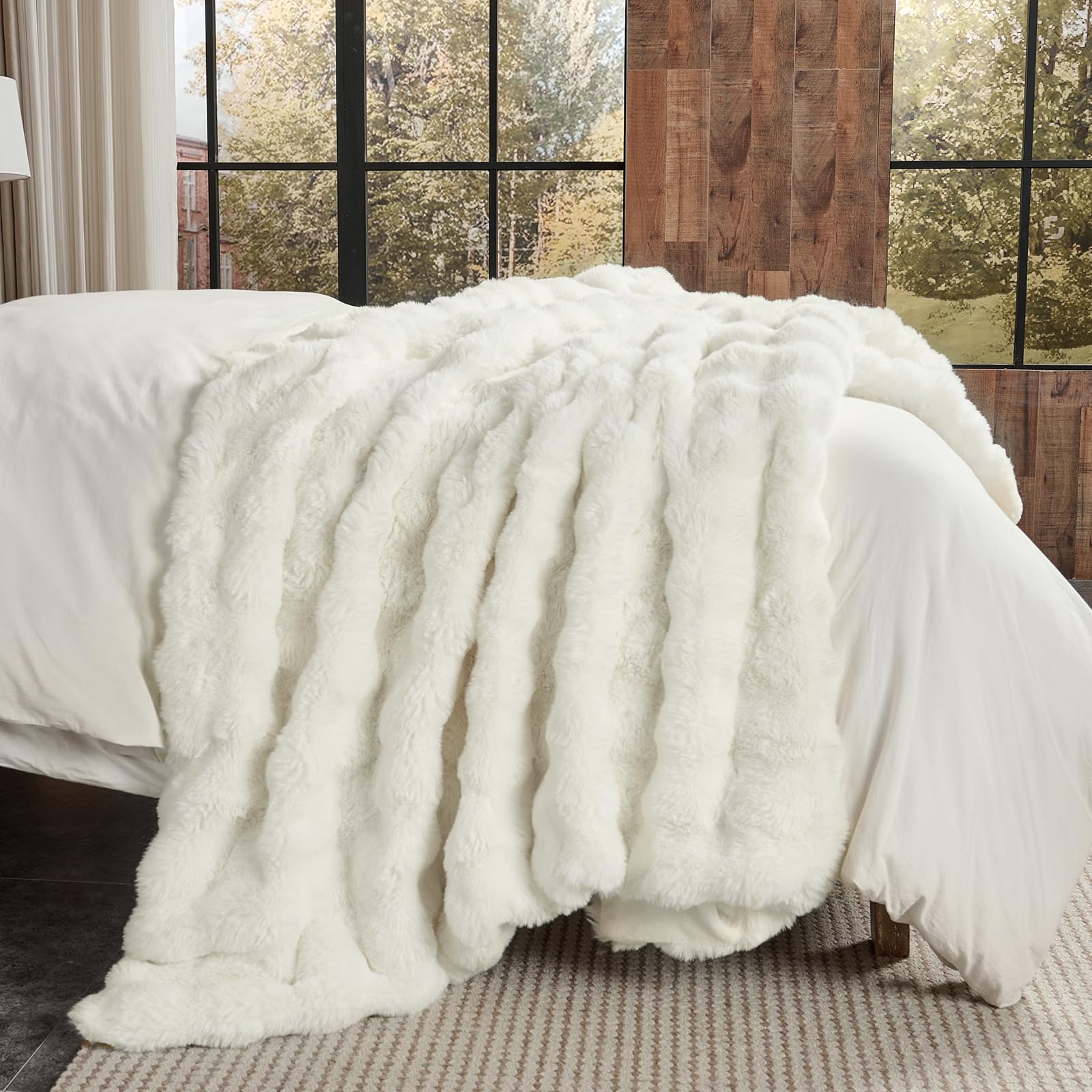 Lotus Karen King Size Faux Fur Blanket Cream White - Big Bubble