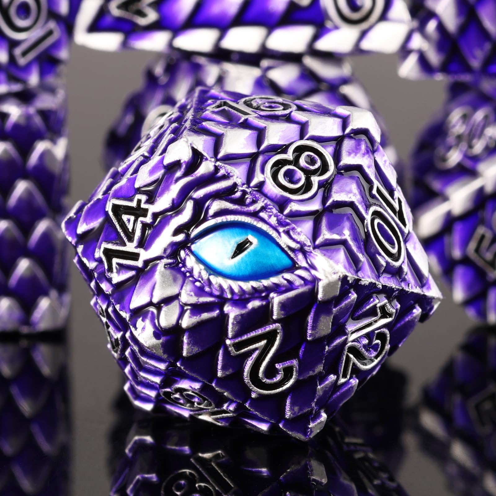 Zestaw metalowych kości D&D, 7 szt. smoczej łuski, metaliczny zestaw kości DND, metalowe kości Dragon Eye z wspaniałym etui prezentowym do gry stołowej Dungeons i Dragon (fioletowa skala smoka i