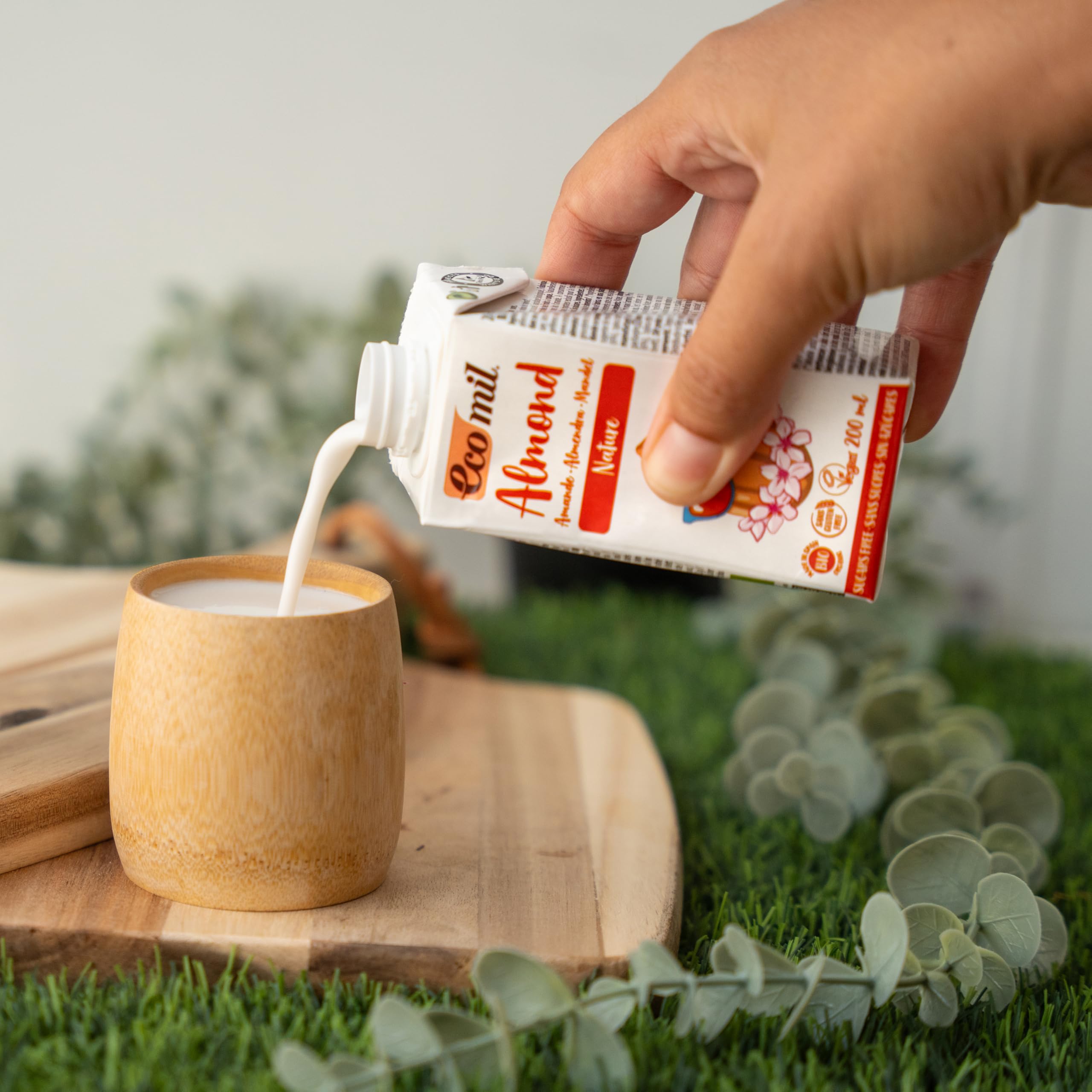 Ecomil Almond Nature Bio 200ml | Leche de Almendra Ecológica Sin Gluten | 100% Natural | Sin Azúcares Añadidos | Apta para Dieta Vegana | Bebida Vegetal Saludable y Nutritiva