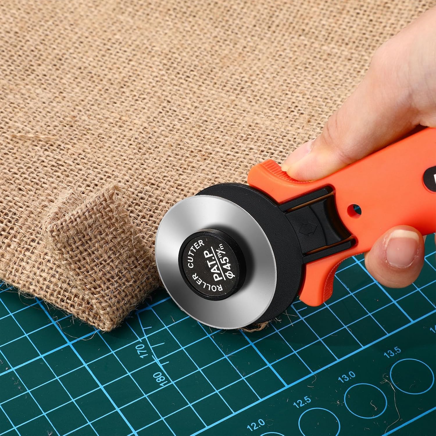 Honoson 80 Pcs 45 mm Rotary Cutter Blades Refill Steel Rotary Cutter Replacement Blades Quilting Supplies for Fabric Arts Crafts Scrapbooking Sewing Cutting Paper