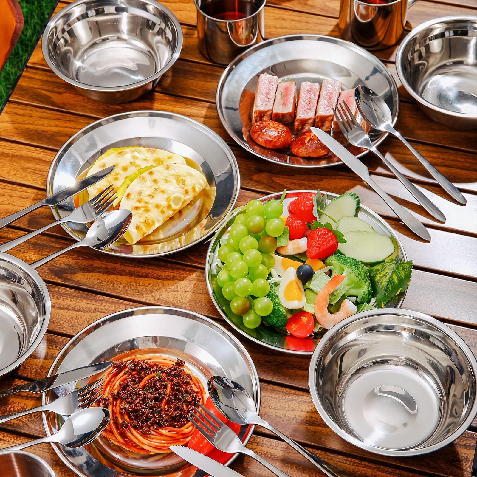 Odoland Set de Couverts Camping, Ustensiles et Bol Soucoupe INOX, Assiette Tasse Couteau Fourchette Cuillère Sac Rangement, Kit de Vaisselle Camping pour Famille et Amis Randonnée Pique-Nique Voyage