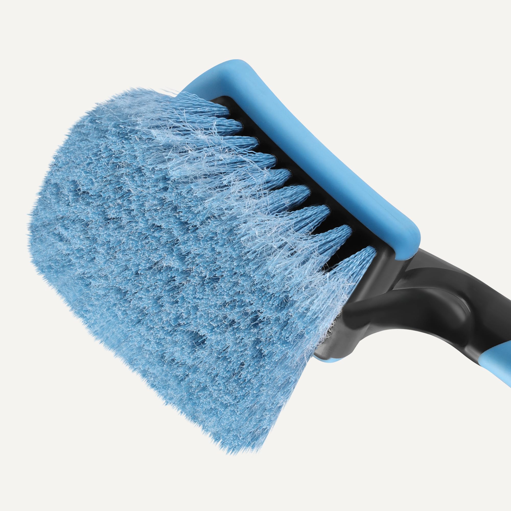 Amazon Basics Szczotka do mycia kół, bezpieczna dla samochodów osobowych, ciężarowych i kempingowych, ergonomiczny uchwyt, niebieska