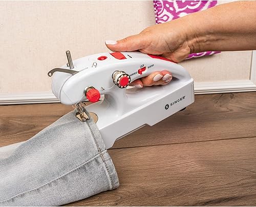 Vista 2 de SINGER Stitch Quick + Paquetes de máquina de coser portátil inalámbrica (Stitch Quick + de dos hilos)