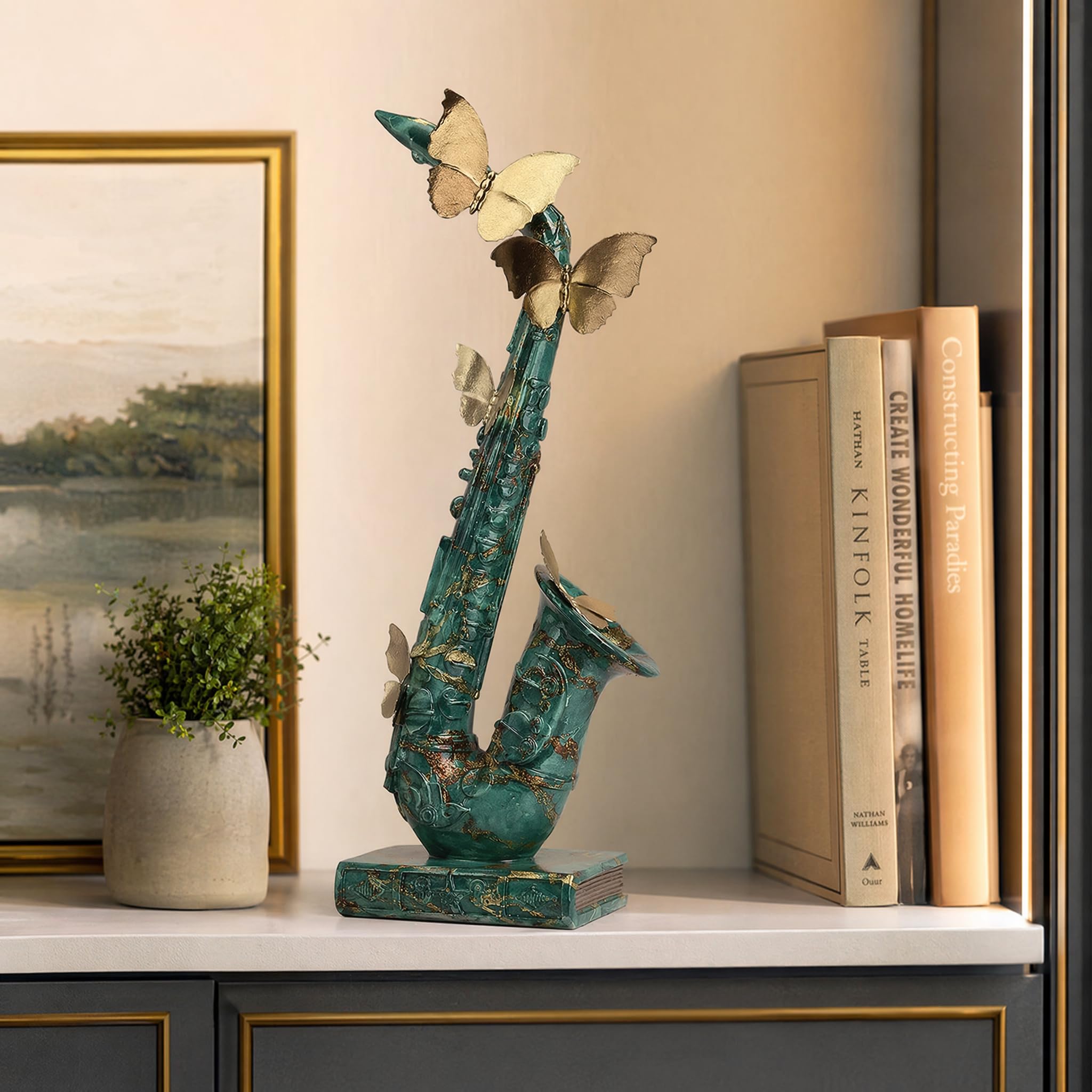 Statua di sassofono verde con farfalle dorate, ornamento decorativo a tema musicale per ufficio soggiorno, regalo per musicisti