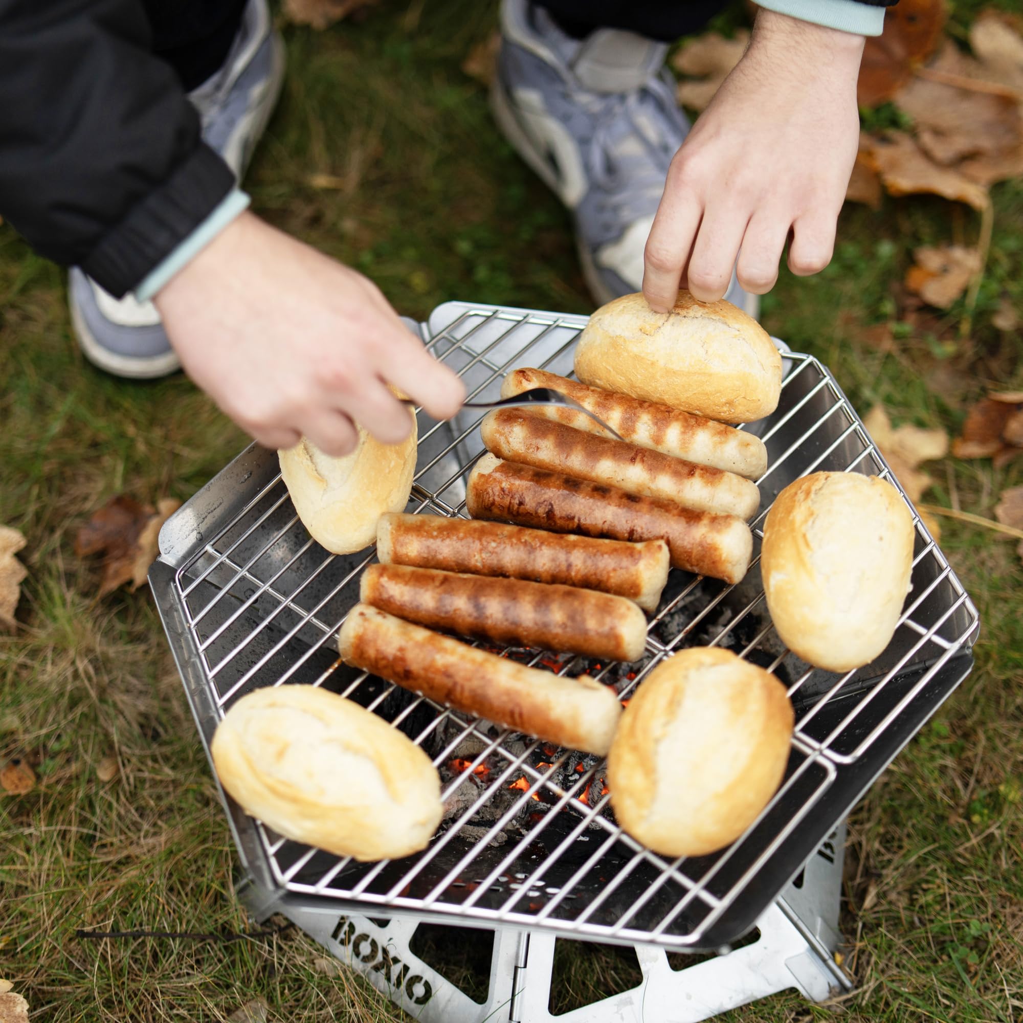 BOXIO - Fire : brasero en acier inoxydable avec grille de cuisson – Cheminée octogonale d'extérieur et barbecue de camping, petit brasero avec protection contre les étincelles, mini tonneau à feu et