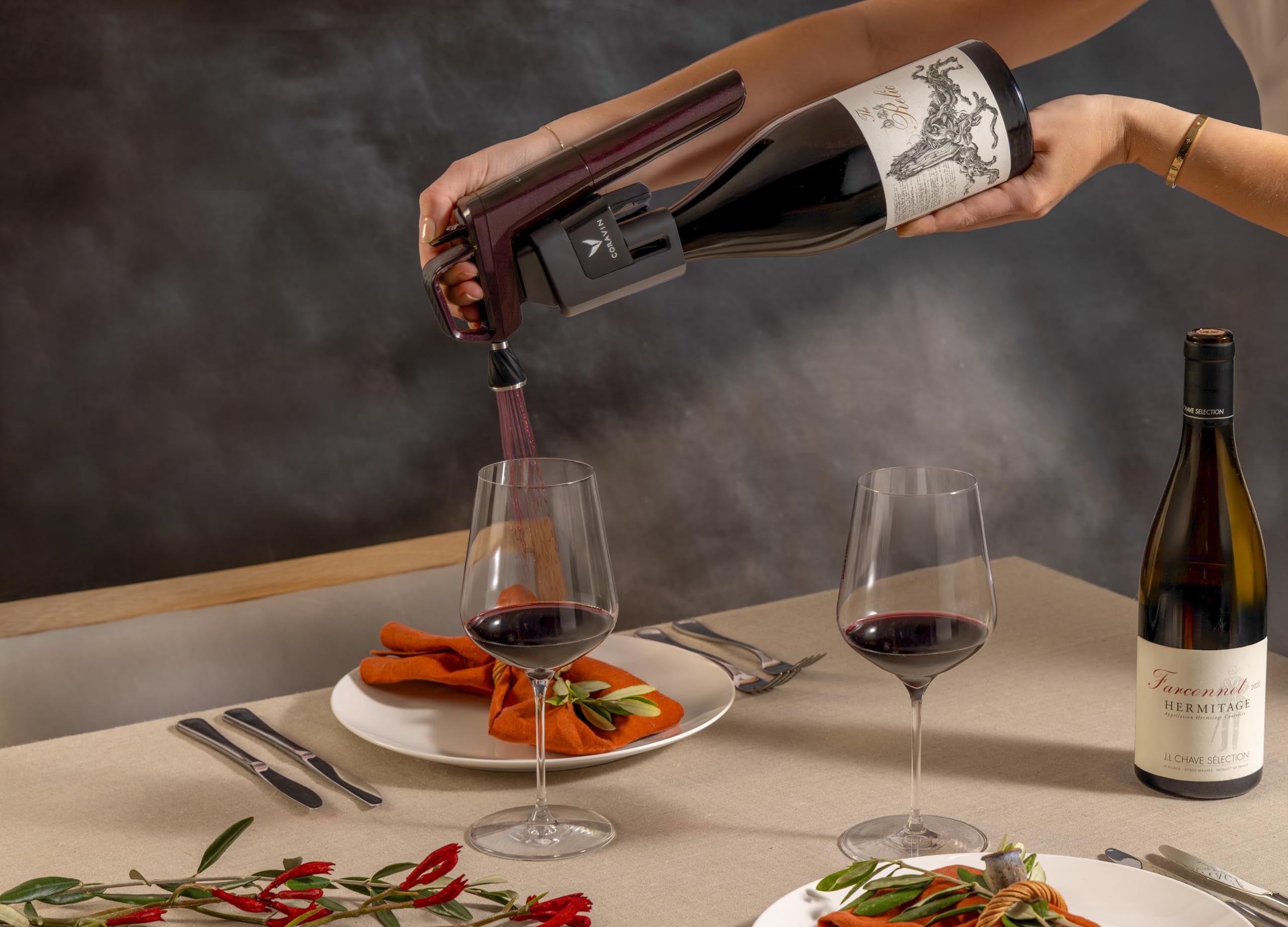 Coravin Timeless Six Plus Weinkonservierungssystem – By-the-Glass Wine Saver – mit 3 reinen Argongas-Kapseln, 6 Schraubverschlüssen und Weinbelüfter – Limitierte Auflage, Rot