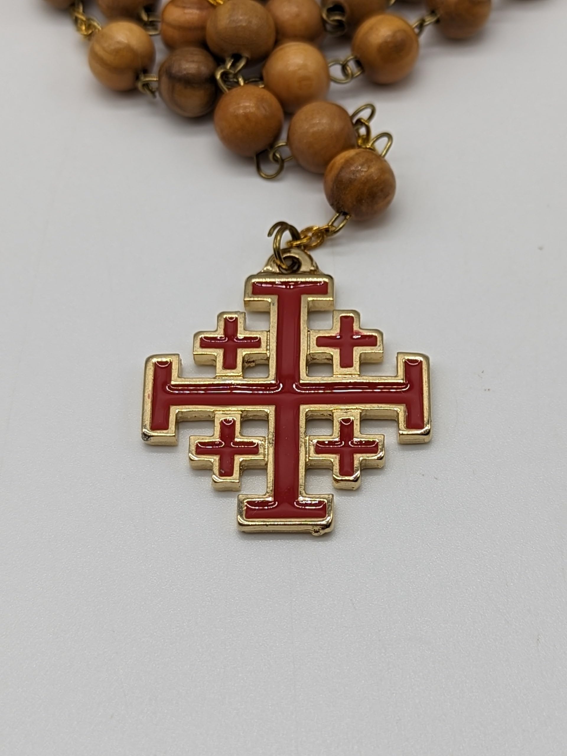 OVUNQUE PROTEGGIMI Rosario con croce di Gerusalemme e grani in vero ulivo, crocera con acqua del Giordano. Olive wood rosary with Jerusalem cross.
