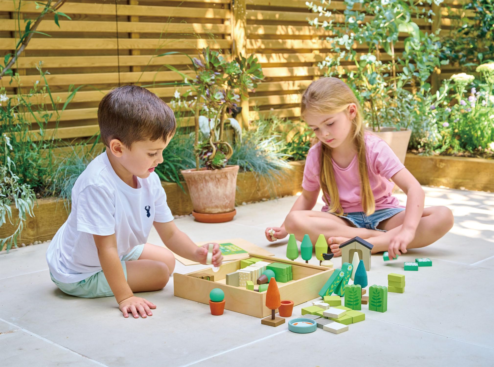 Tender Leaf Toys Blumengarten-Set: pädagogisches und lustiges Rollenspiel für Kinder, Spaß für Kinder ab 3 Jahren (kleiner Gartendesigner)
