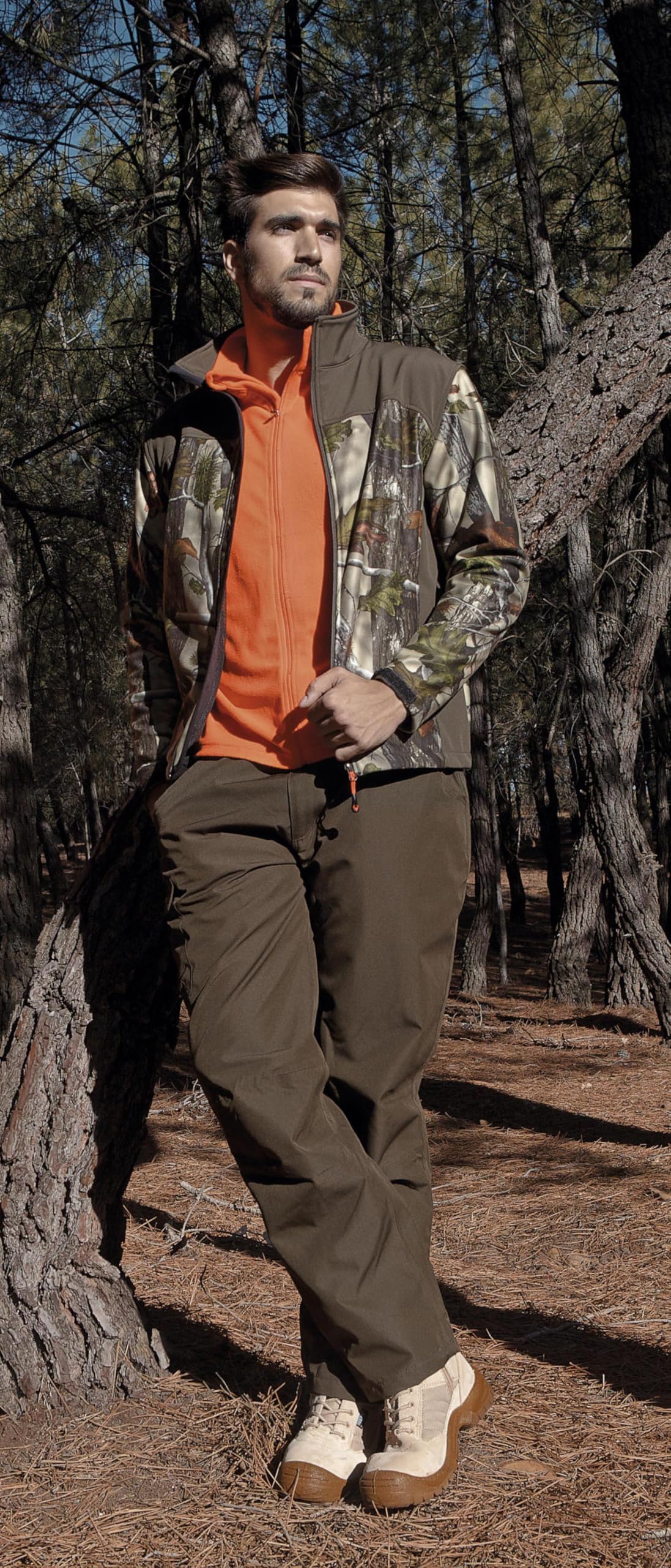 WORKTEAM Pantalón de Caza Impermeable, Forrado, con Múltiples Bolsillos, Cierre Metálico y Tejido Resistente, Ideal para Caza, Pesca, Senderismo y Outdoor. Hombre