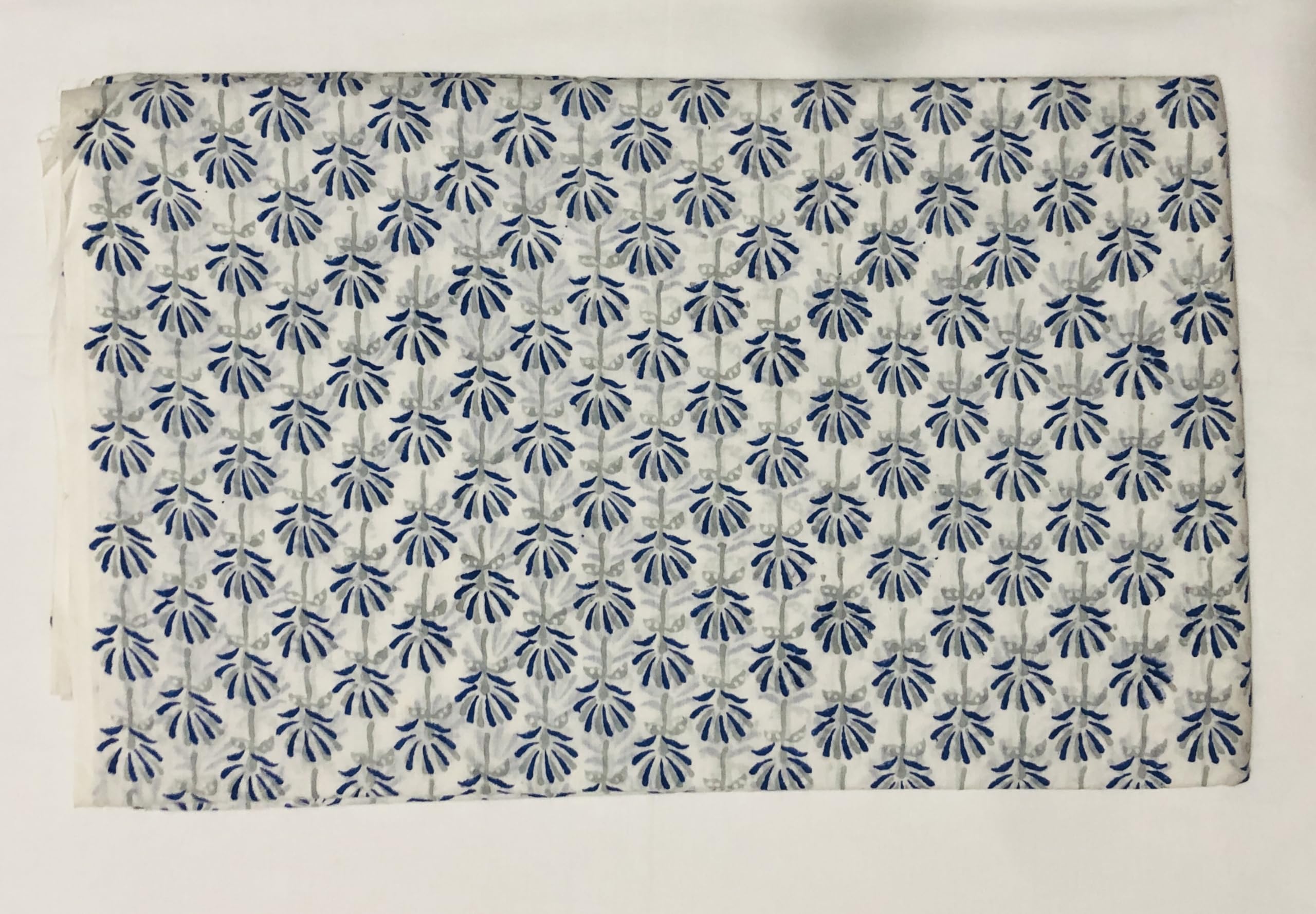 Tissu 100% coton au mètre couture DIY loisirs créatifs motif floral 1138