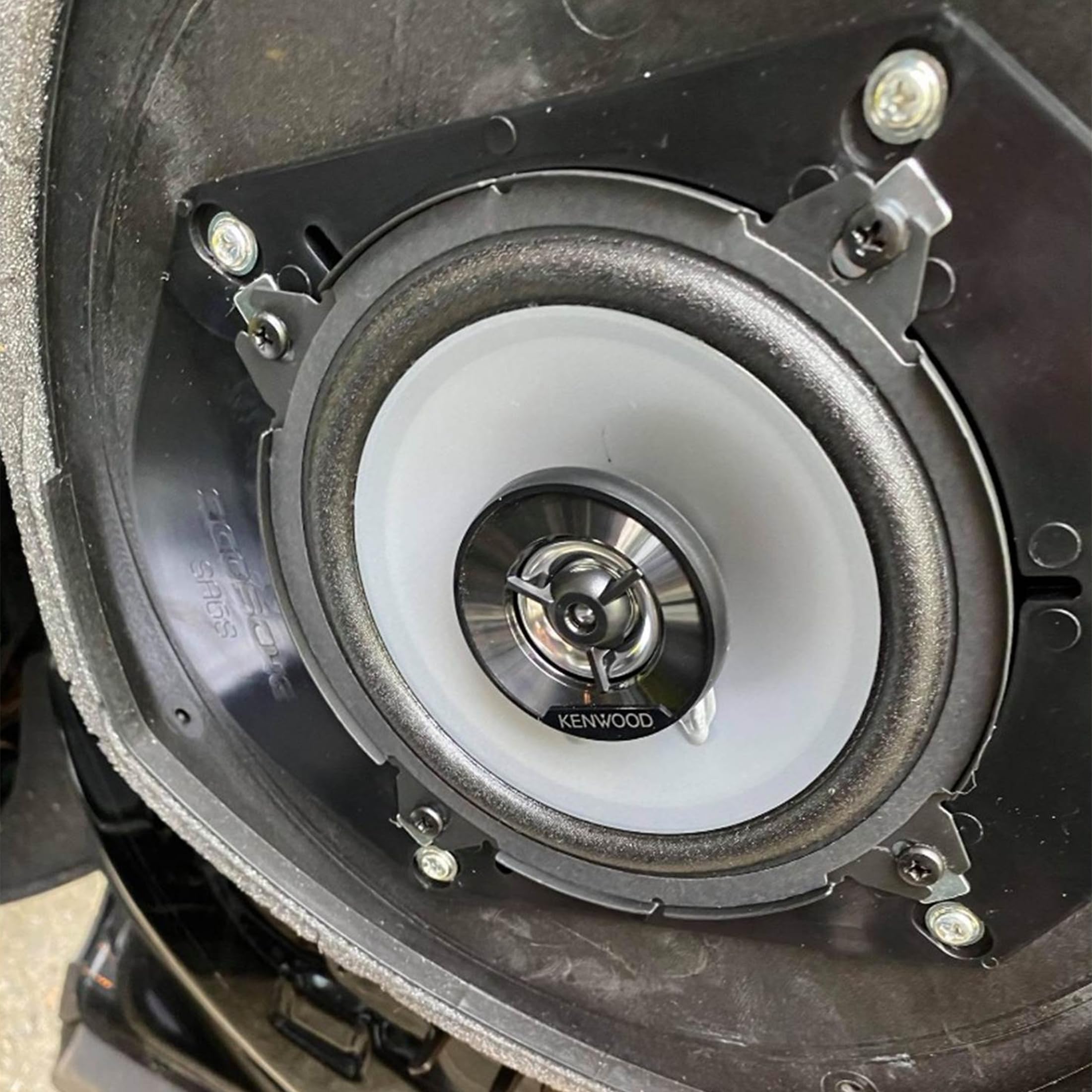 Scosche SA68 Adaptador universal de altavoz de 5 x 7 o 6 x 8 a 5.25 pulgadas a 6.5 pulgadas (par)