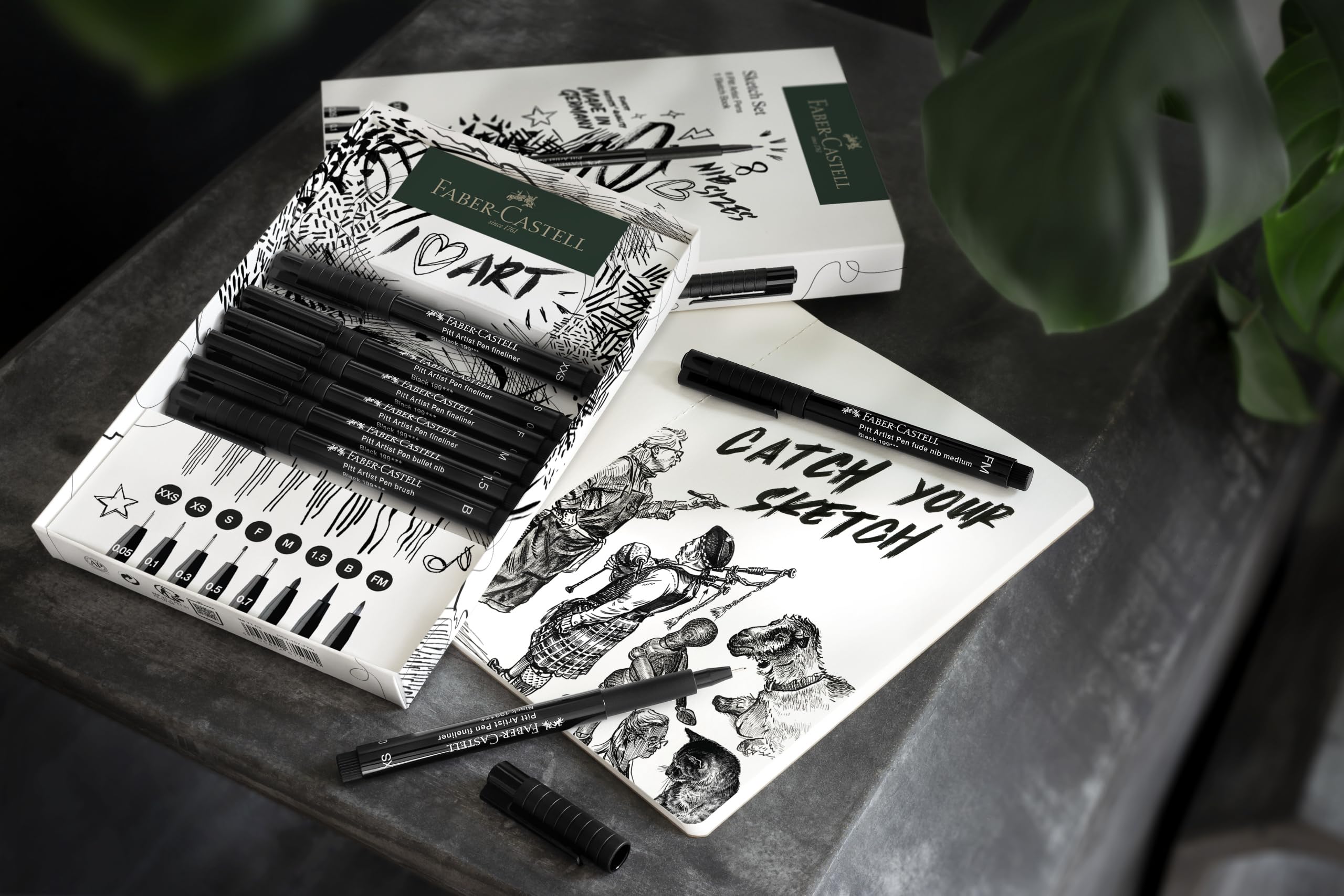 Faber-Castell 267102 - Set da disegno da 9 pezzi, con album da disegno e penne a inchiostro Pitt Artist Pen