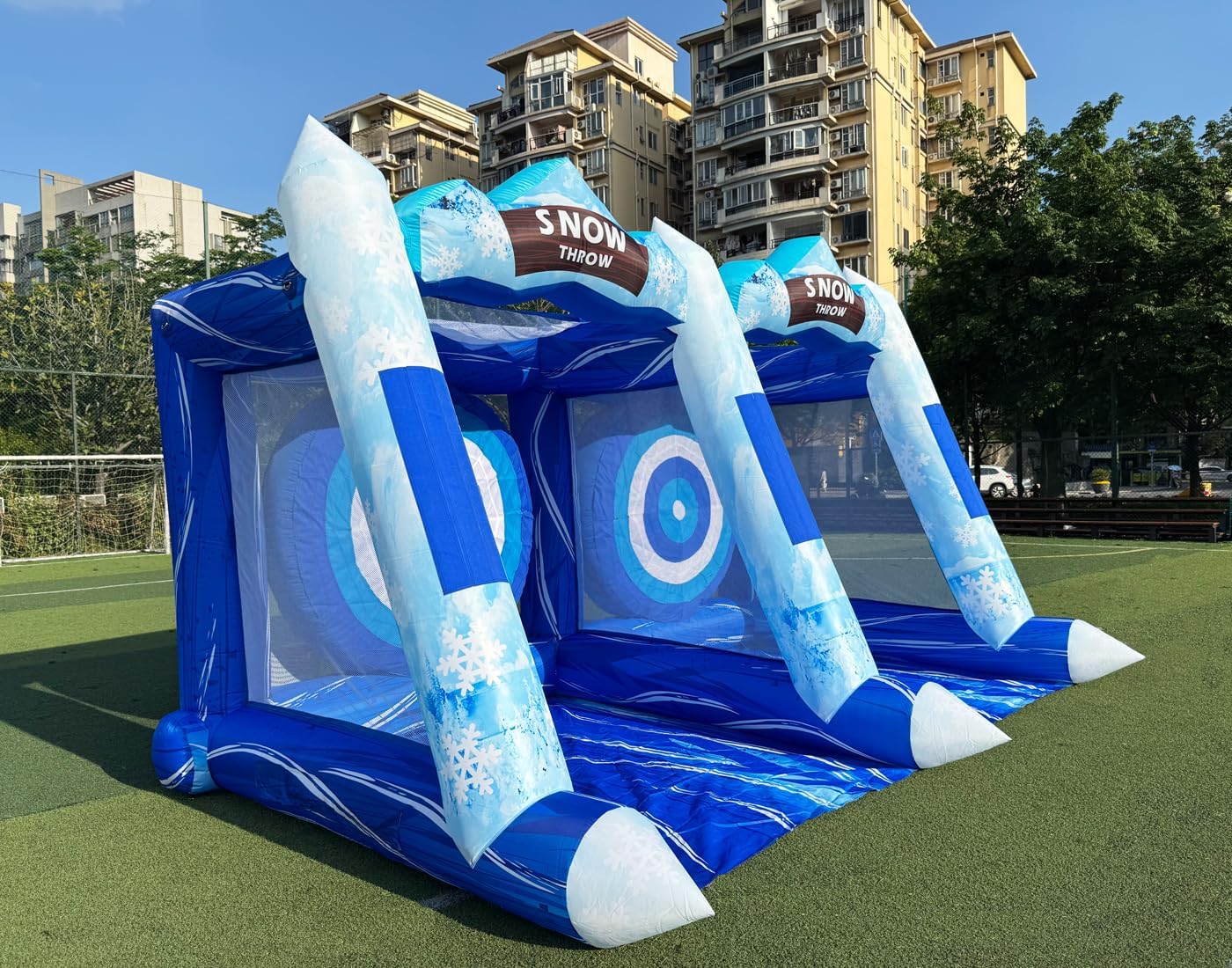 Blue Inflatable Snow Throwing Game Inflatable Ball Toss Target Dart Board 12 Axes+8 Toss Ball for Party/Birthday/Backyard/School/Team Events