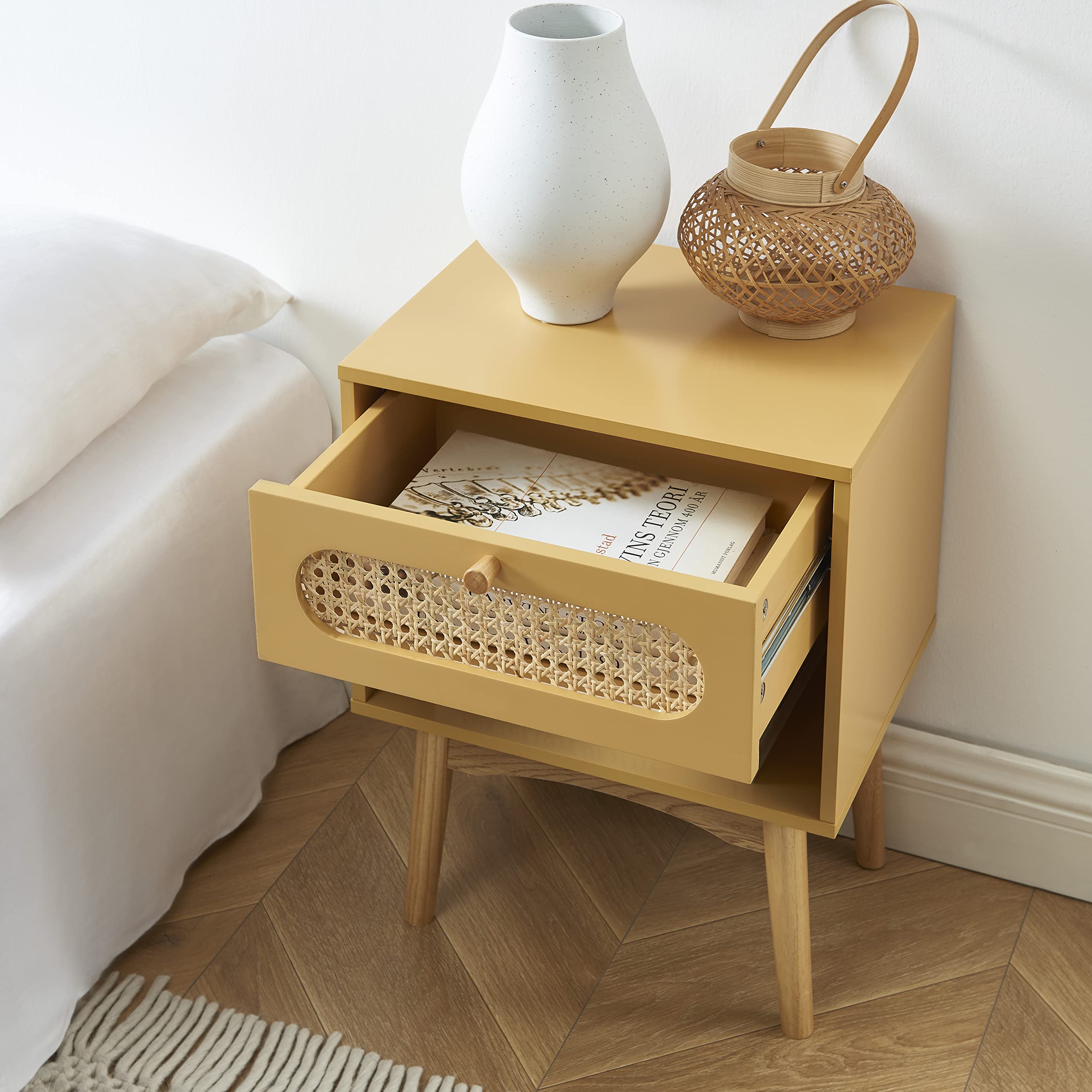 BAÏTA SIXTINE żółty szafran stolik nocny i rattan