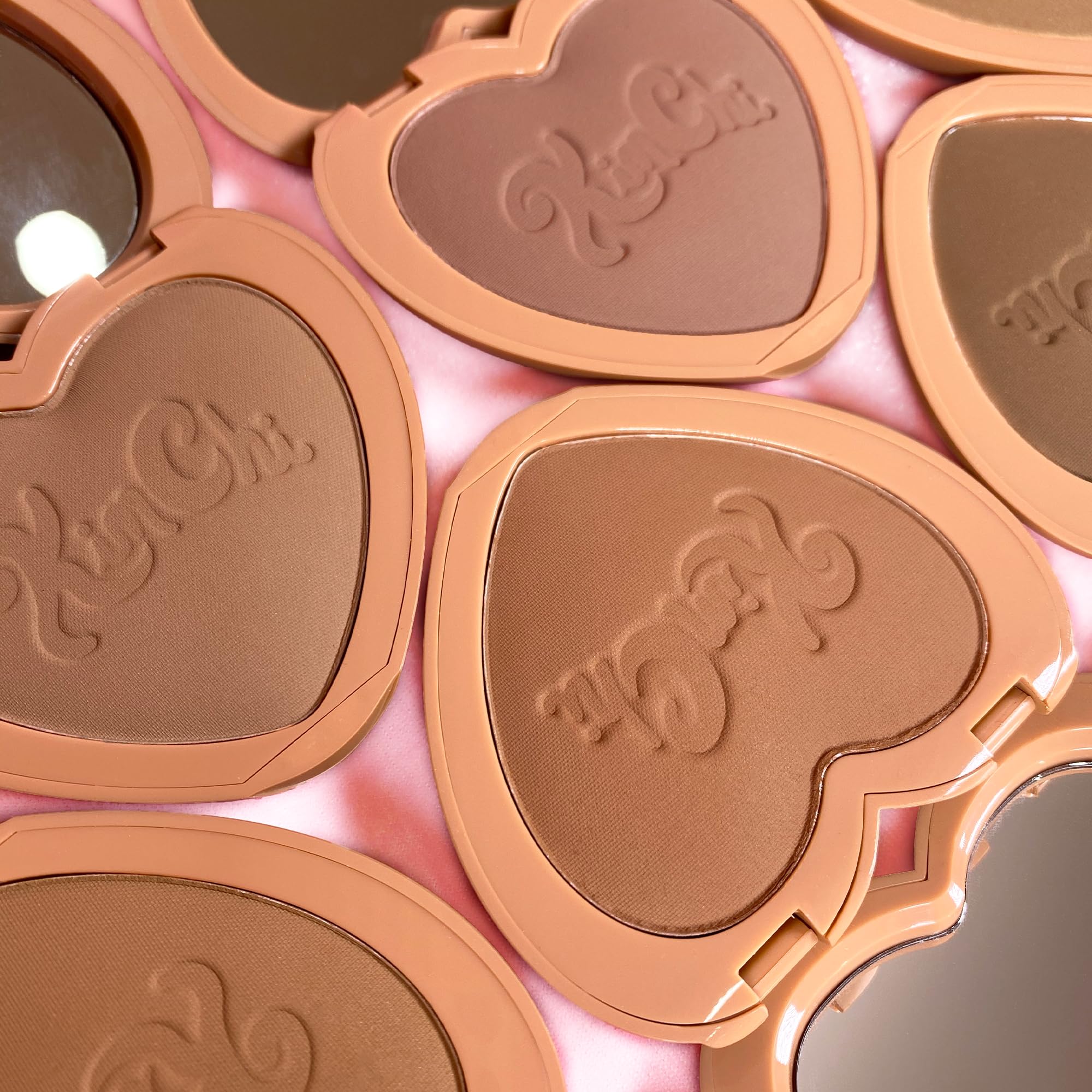 KimChiChic Beauty Thailor Bronceador, acabado mate sedoso para un brillo bañado por el sol, fórmula construible, compacto en forma de corazón con espejo, libre de crueldad, I Went to Venice