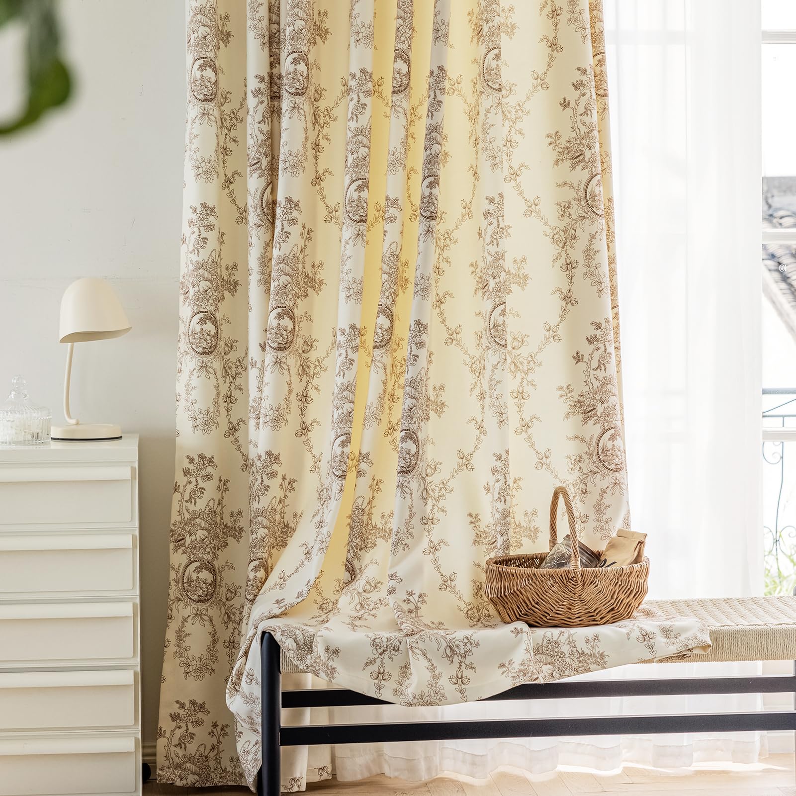 SUOUO Vintage Kaffee Toile Blumen Vorhänge H225 x B140 cm 2er-Set | lichtdurchlässig, gemustert mit Vintage-Blumen, Landhaus-Dekor, Ösen-Gardinen für Wohnzimmer, Schlafzimmer, Esszimmer