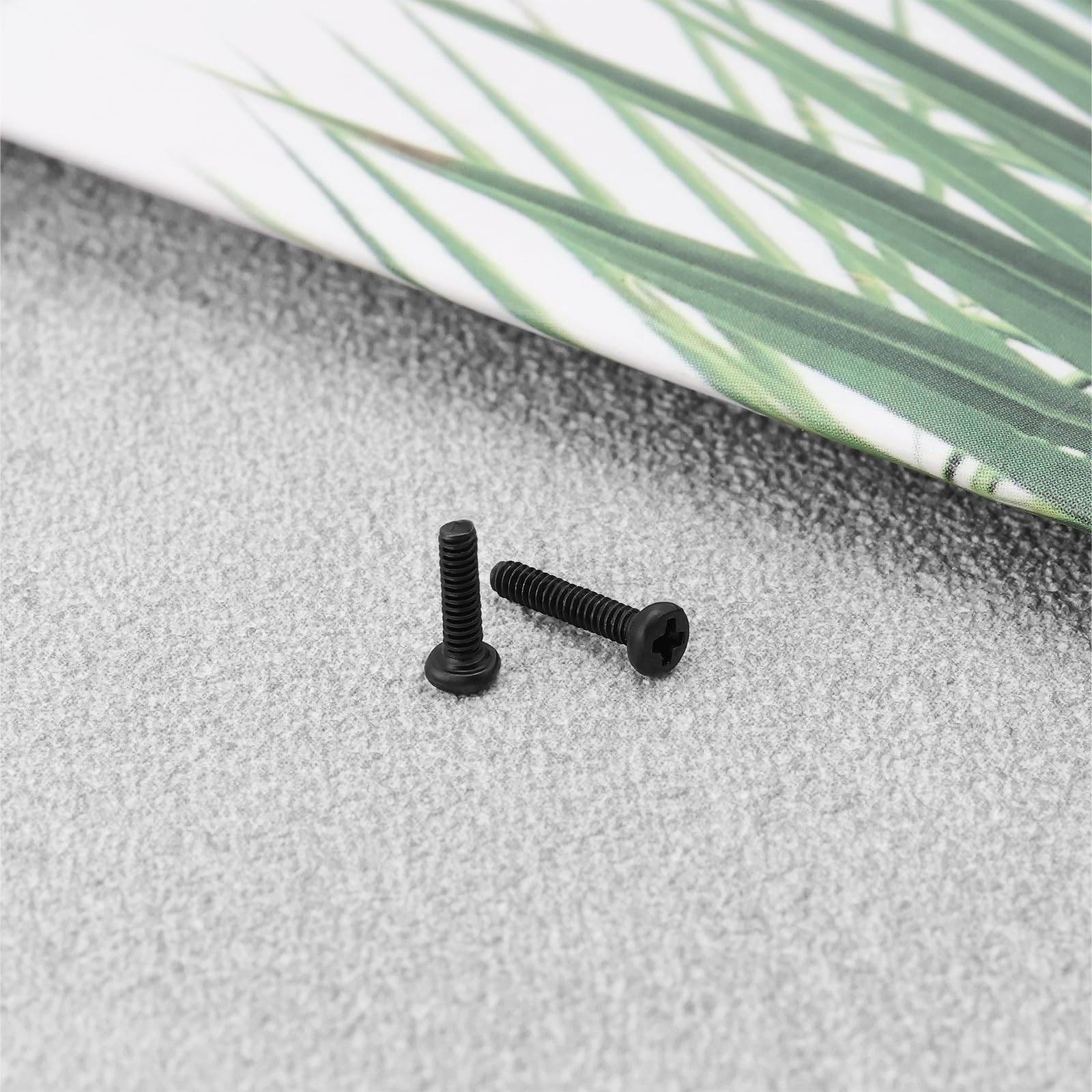 Lot de 30 vis de fixation cruciformes à tête ronde M1,6 x 6 mm M1,6 x 8 mm M1,6 x 10 mm Compatible avec Bachmann 44 45 47 37 55 57 66 70 Noir
