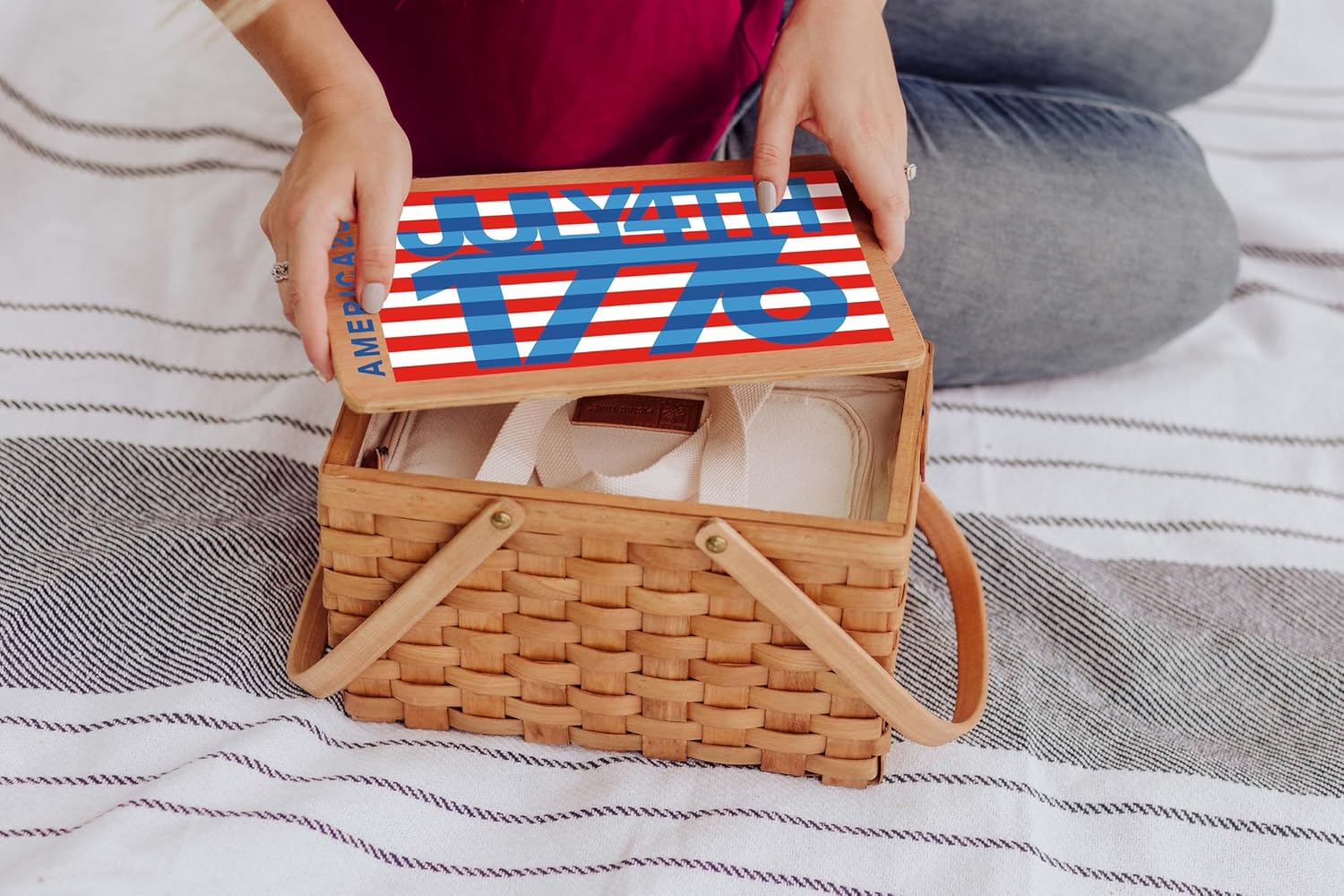 PICNIC TIME America250 Poppy Personal Picnic Basket, Insulated Lunch Bag with Handwoven Wicker Design and Removable Cooler Insert, Vintage Style Carry Basket, (Beige)