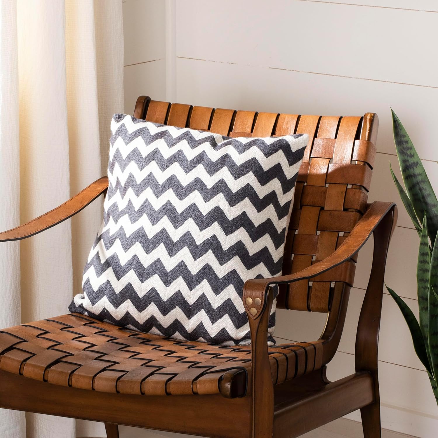 SAFAVIEH Pillows Collection Striped Taelea Decorative Pillow, 18-Inch, Charcoal, Set of 2