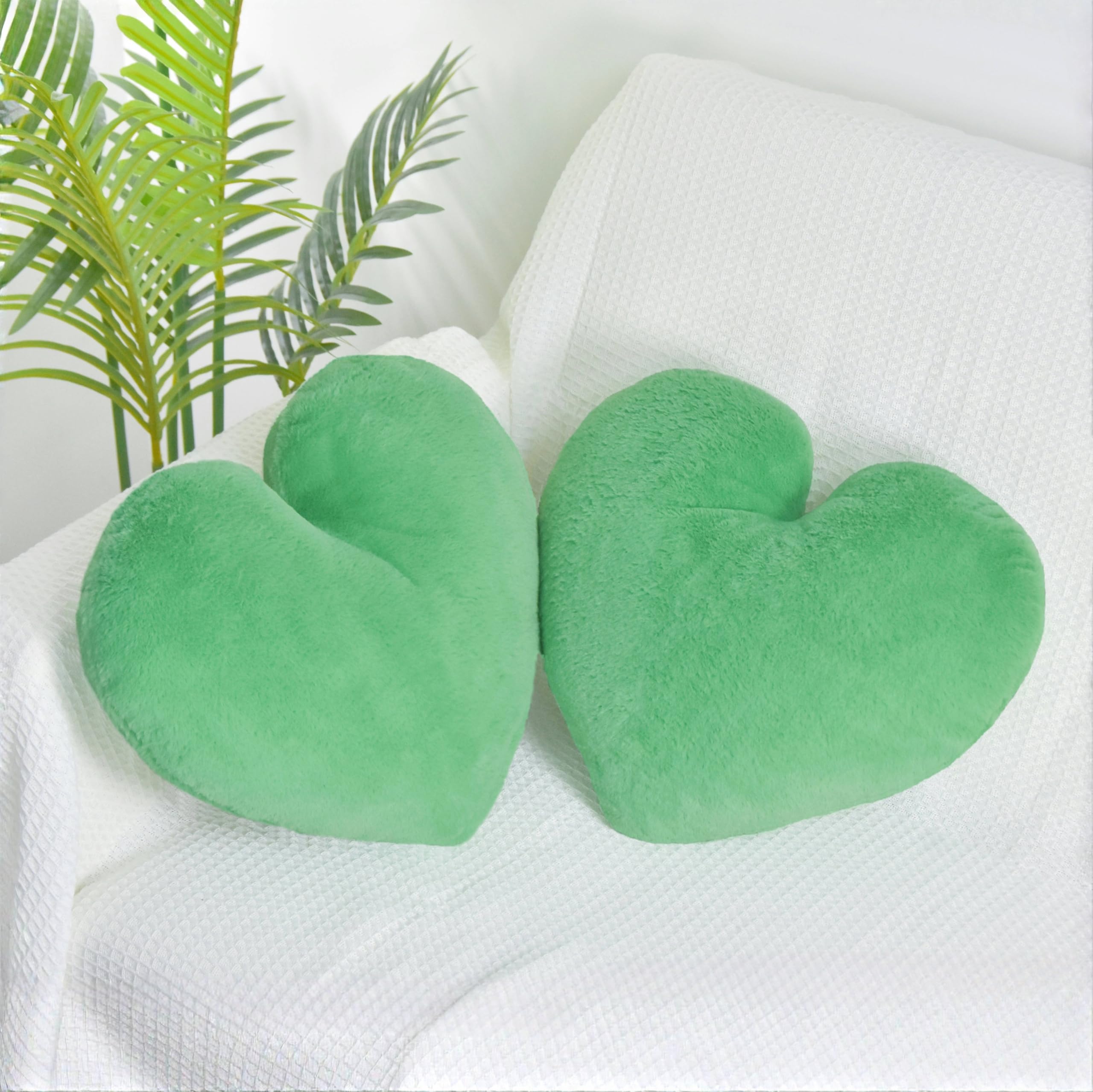 JZNEXD 2 Pcs Green Pillow Couch Decorative Throw Pillows 16-inch Cute Soft Fluffy Heart Shaped Pillows for Bed