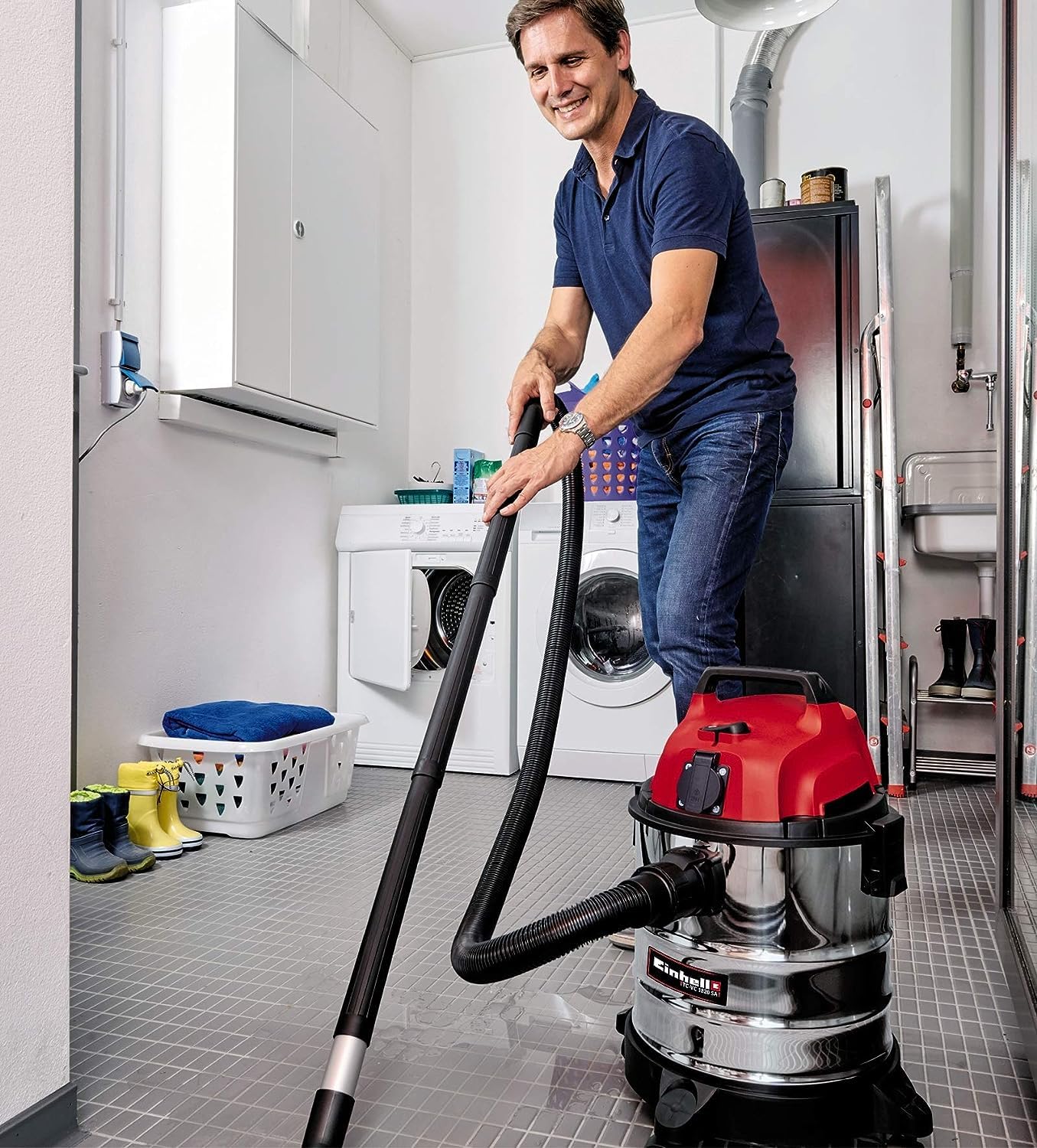 Einhell Aspiratore di solidi e liquidi TC-VC 1820 SA (20 litri, tubo in plastica a 3 elementi, tubo flessibile di aspirazione da 150 cm, sacco di raccolta del materiale aspirato, filtro in espanso)