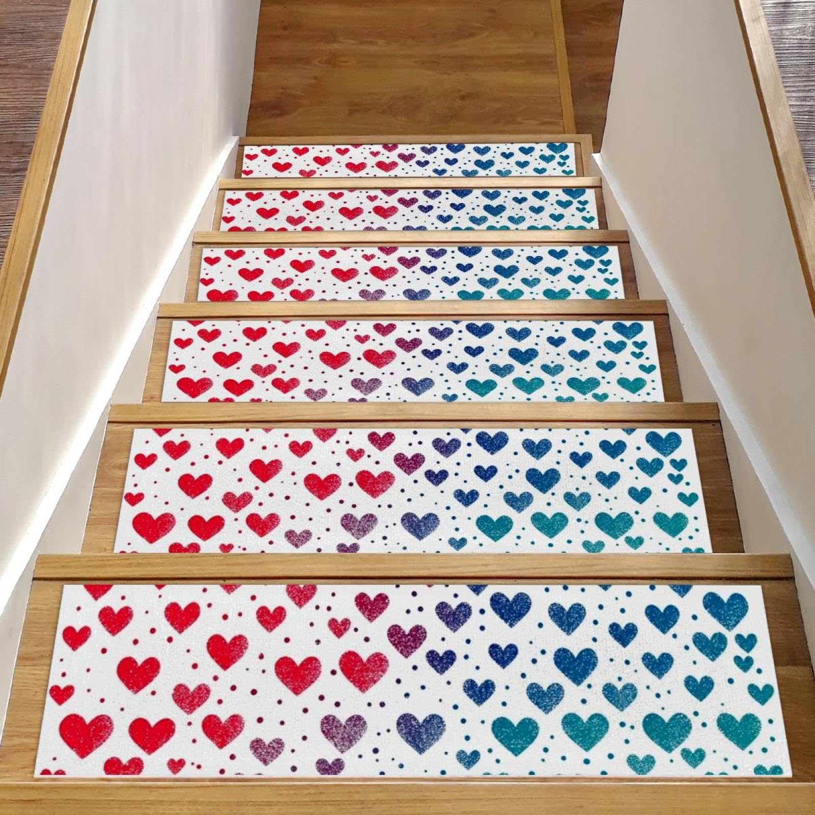 Corredores de escalera decorativos con corazones para un hogar seguro y acogedor