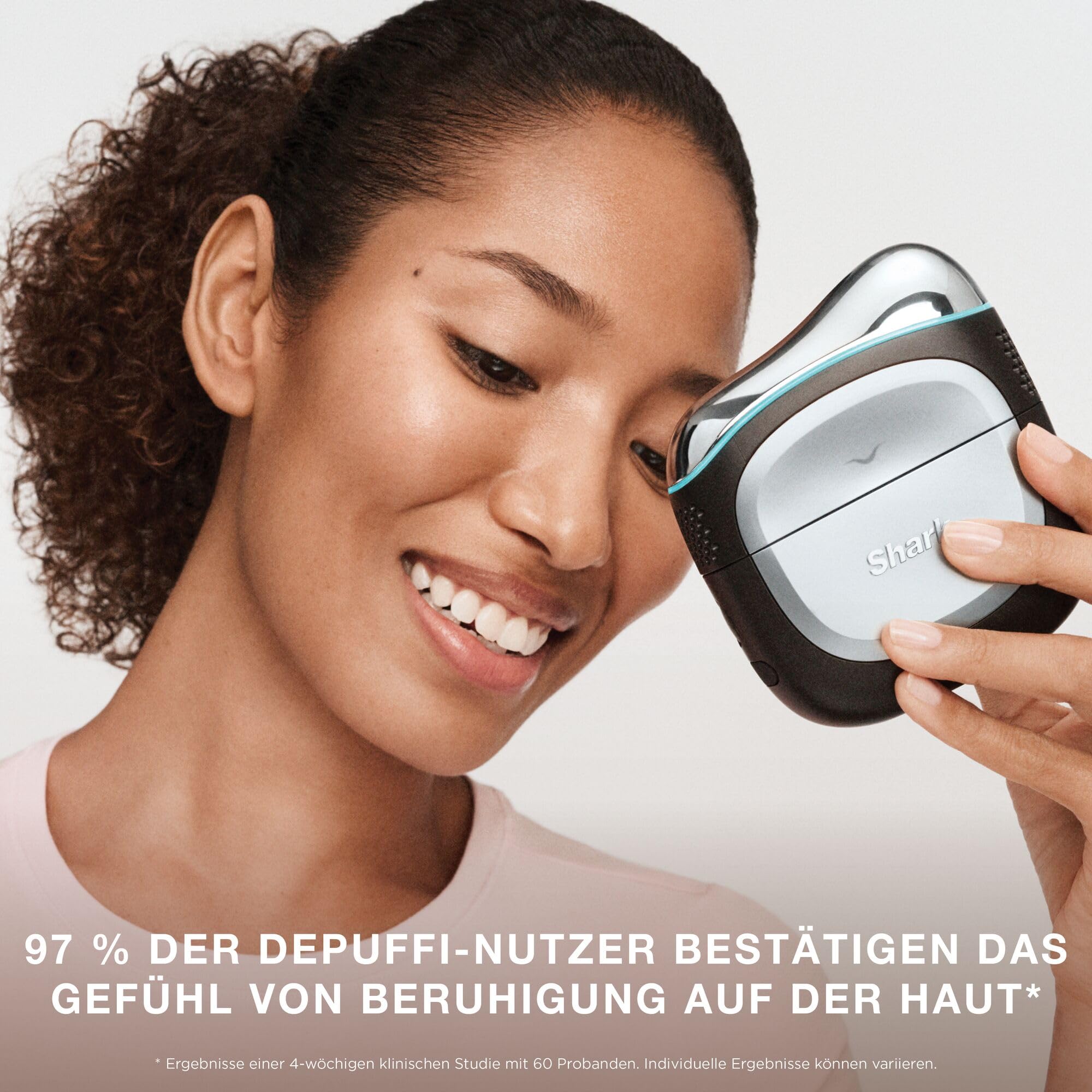 Shark DePuffi Instant Hot + Cold Kontrasttherapie-Gerät, in Zusammenarbeit mit Dermatologen entwickelt, um mit 6 temperaturgesteuerten Stufen Schwellungen zu reduzieren, zu beruhigen & zu konturieren.