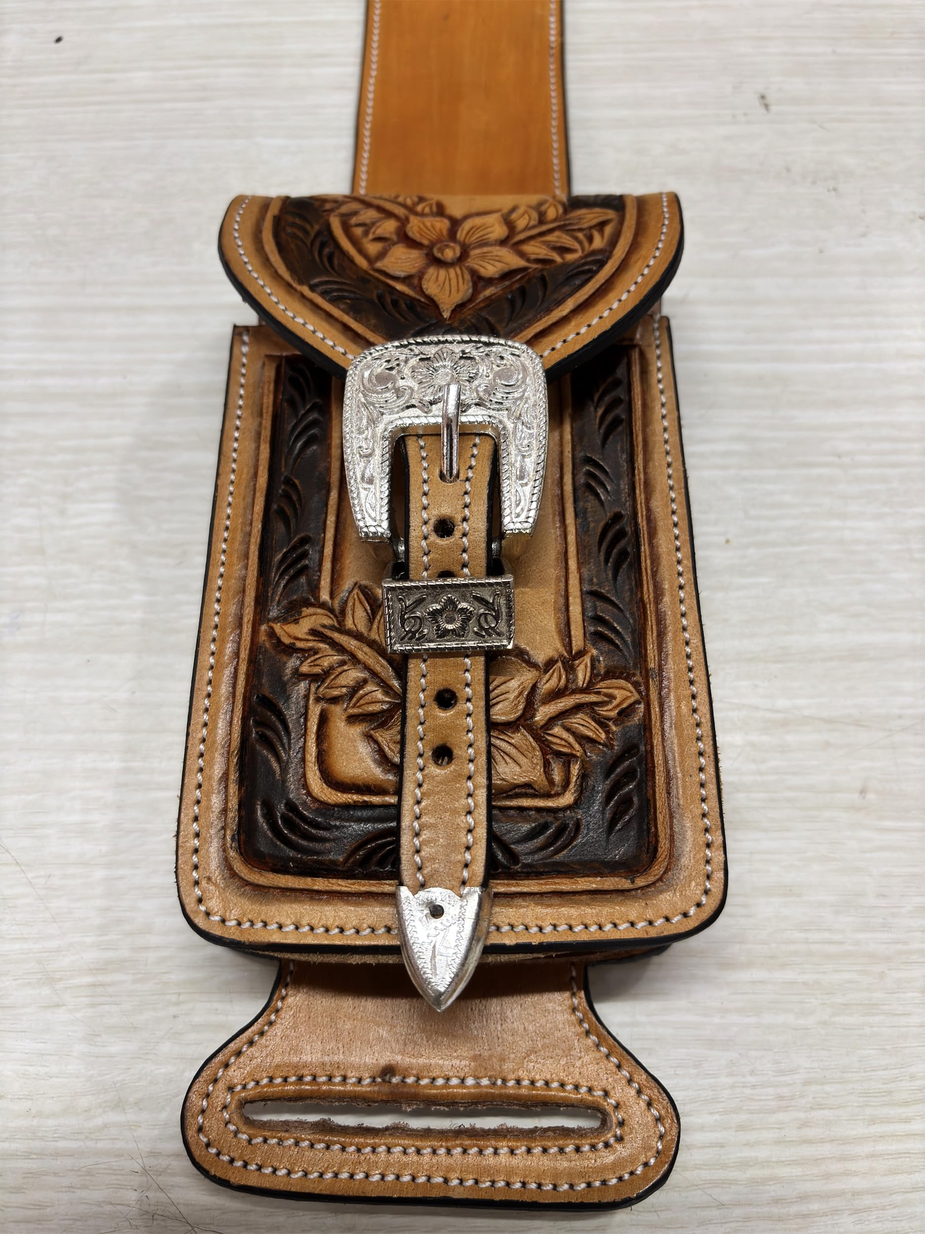 Ręcznie wykonane skórzane etui na telefon komórkowy Western Horse Saddle Rear Cinch – Zachodni pasek i pokrowiec na telefon z siodłem, regulowane zapięcie na klamrę 016