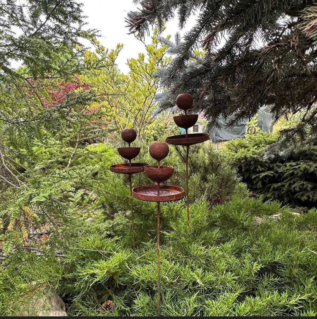 Metal Rain Catchers, Bee Cups Outdoor Garden Decoration, Bees Garden Decoration, Butterfly Feeder, Water Station, Rusty Flower Garden Stakes