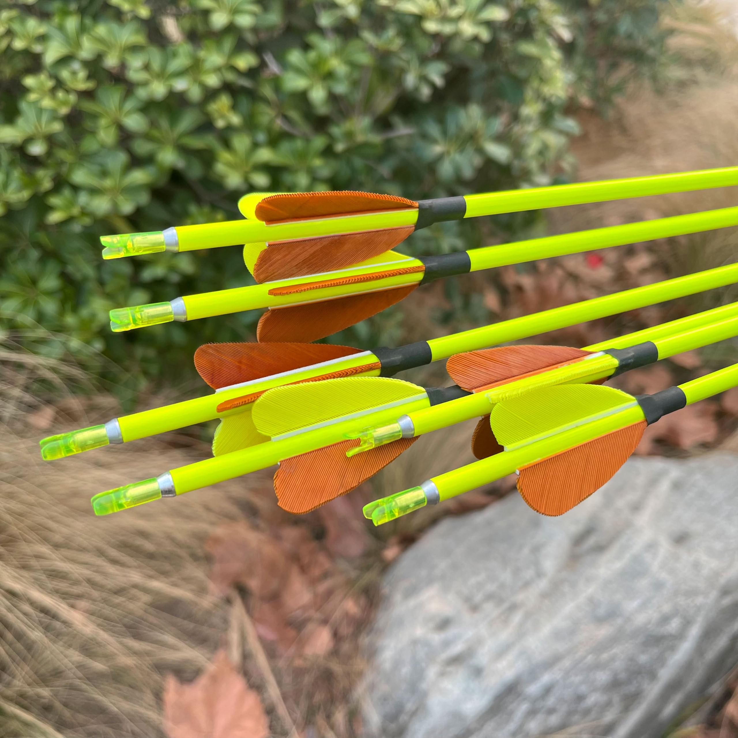 32-Zoll-Pfeile aus reinem Carbon für die Jagd, Genauigkeit ID 4,2 mm, Spine 400/500/600/700/800/900/1000 für das Training mit Compound-/Recurvebögen (6 Stück, 2 Braun 1 Gelb, Spine 1000)