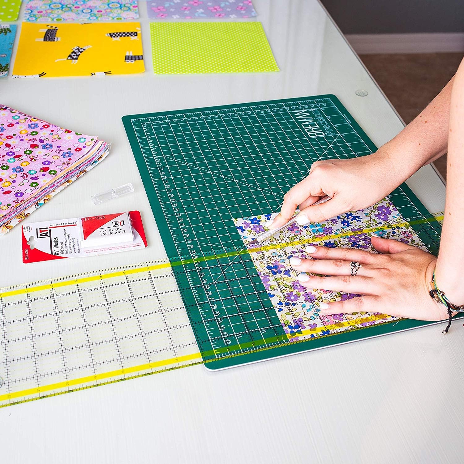 WA Portman Hobby Knife Blades - 100 Count Knife Blade Refill Pack - Carbon Steel Knife Blades for Art and Craft Projects - #11 Craft Blades Compatible with Most Craft Knife Handles : Arts, Crafts & Sewing