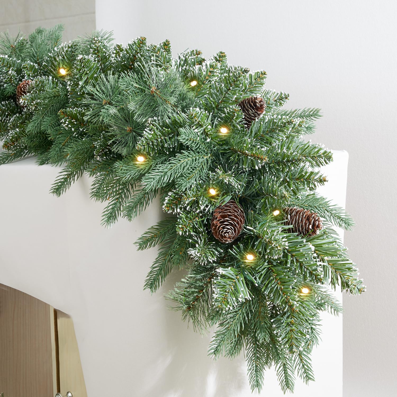 Prelit Weihnachtsgirlande, Dekoration, 50 LEDs, Schnee-Weihnachtsgirlande mit Lichtern, batteriebetrieben mit Timer für den Innen- und Außenbereich, Heimdekoration, Kaminsims, Treppen, Geländer,