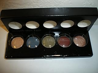 Paleta de sombras de ojos y brillo de labios ...