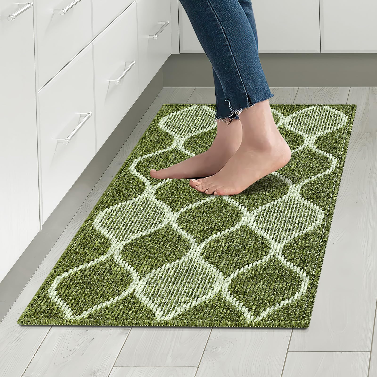 Villsure Kitchen Rugs and Mats, Non Skid Runner Rug Absorbent Resist Dirt Floor Mat Comfort Standing Mat Made of 100% Polypropylene Machine Washable, 17.7"x29.5", Green