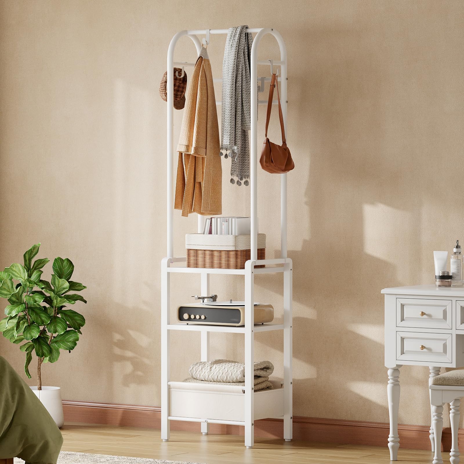 HOOBRO Portant à Vêtements sur Pied, 40 x 30 x 180,5 cm, avec 2 Étagères de Rangement, 1 Panier en Tissu, 3 Crochets Mobiles et 2 Barres à Vêtements, pour Vestibule, Salon, Couloir, Blanc EWW03YM01